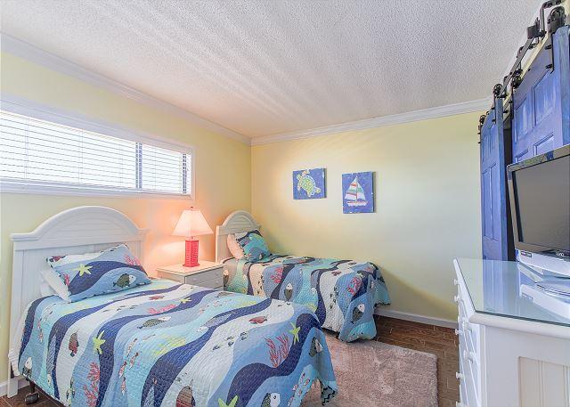 HOLIDAY SURF & RACQUET CLUB - Residential