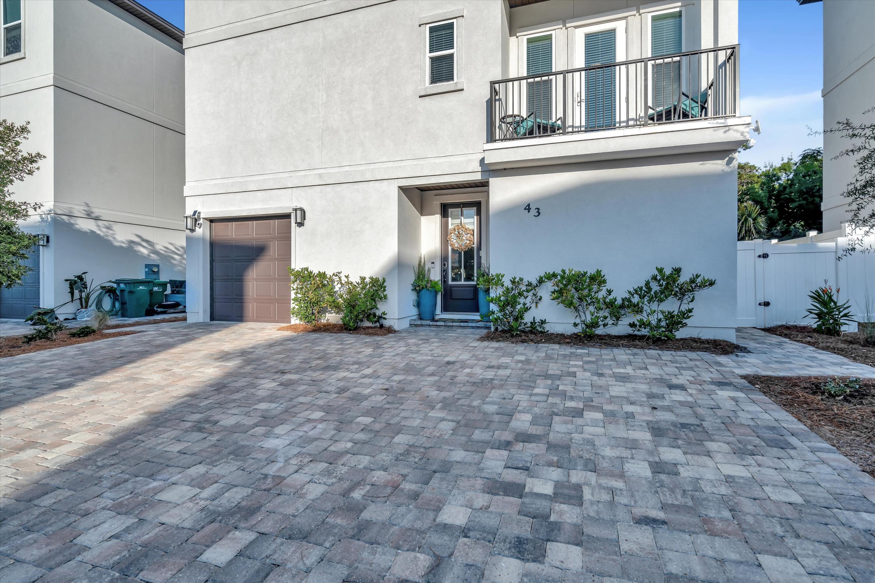 Hidden Palms - Residential