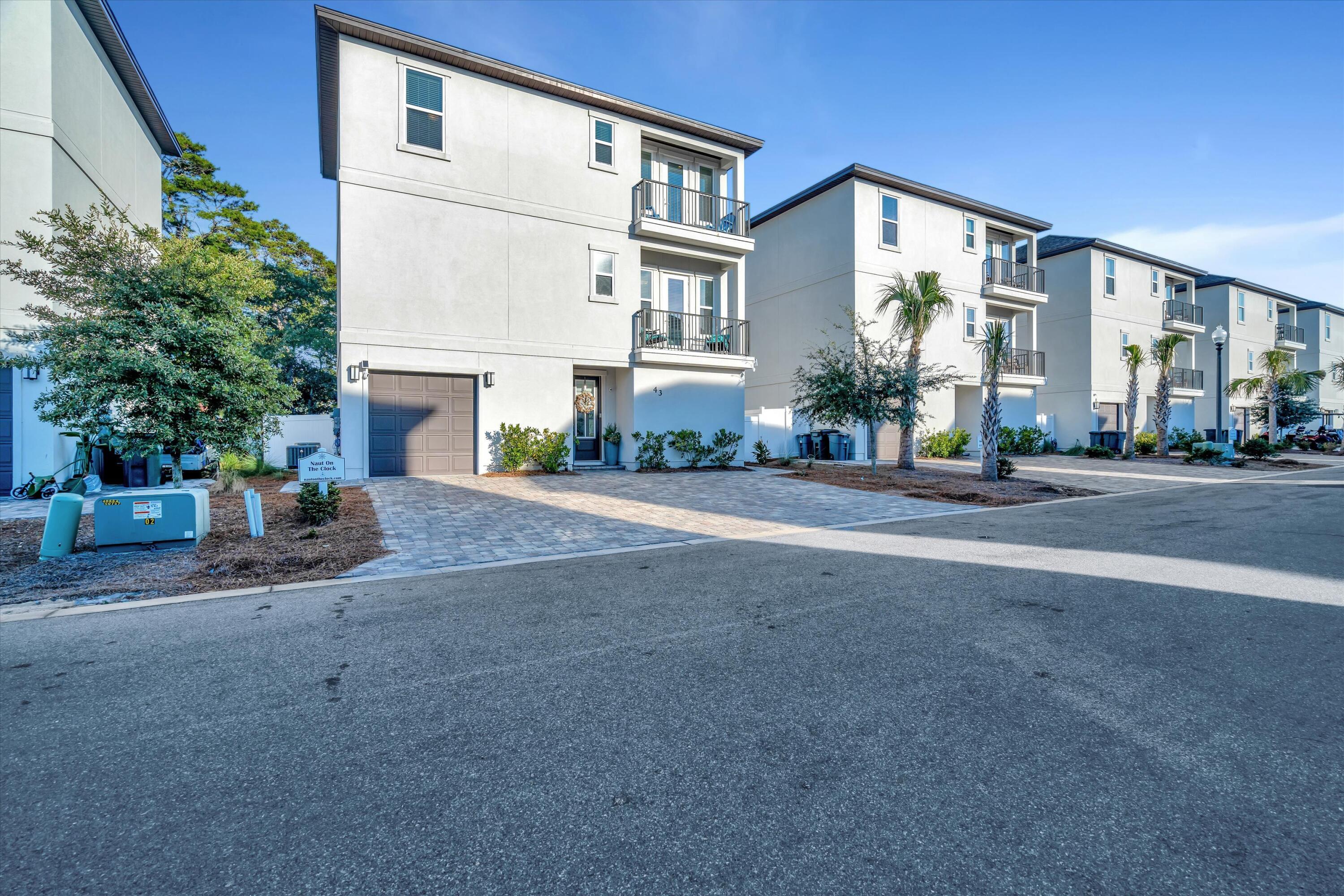 Hidden Palms - Residential