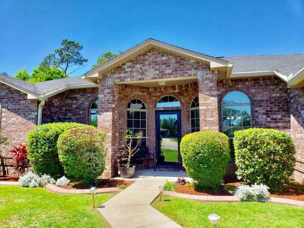 **Showings begin Saturday 4/27**Welcome Home!This home boasts with curb appeal, location and a floor plan that gives the entire family their personal space, separate office and open layout with the finest touches to the home. This lot size is larger than most in the subdivision.New flooring throughout the home for a modern feel, espresso cabinetry, back splash and granite upgrades. The back yard is large and fully fenced for entertaining and privacy for your family. The home has been well maintained, so it's move in ready, so put this one on your wish list for Navarre living!