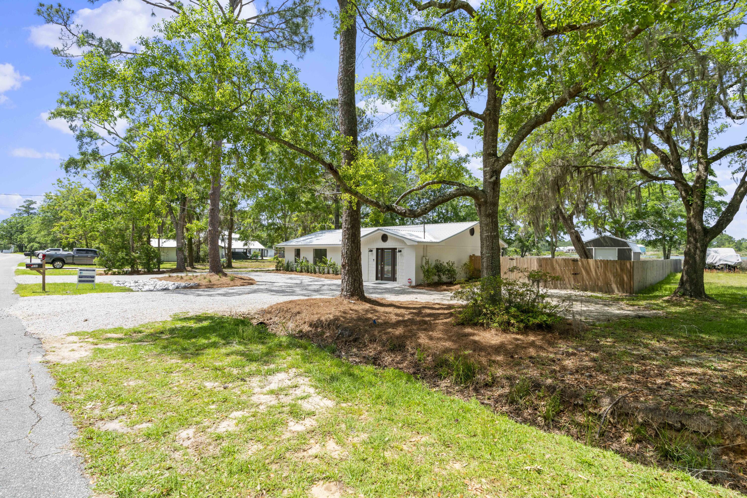 BAY GROVE - Residential