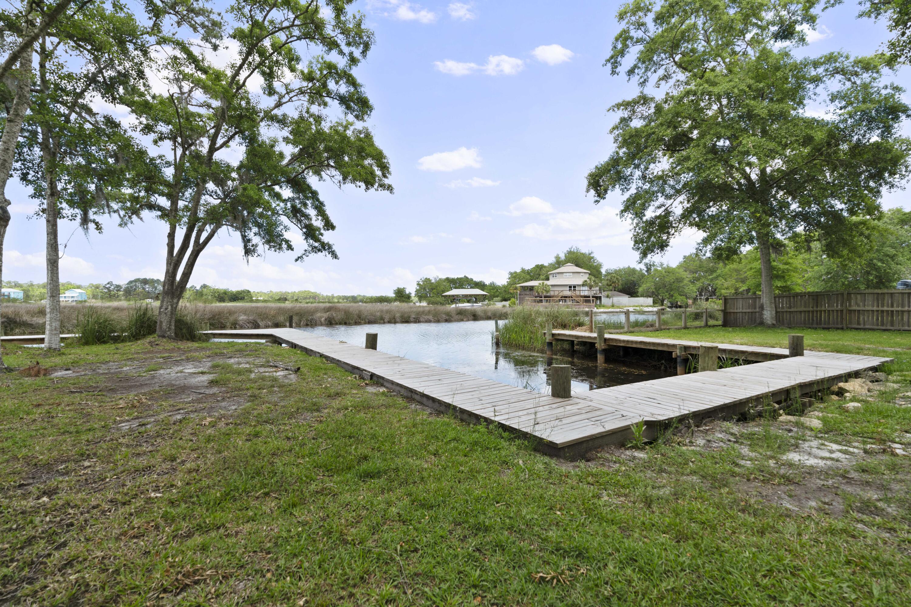 BAY GROVE - Residential