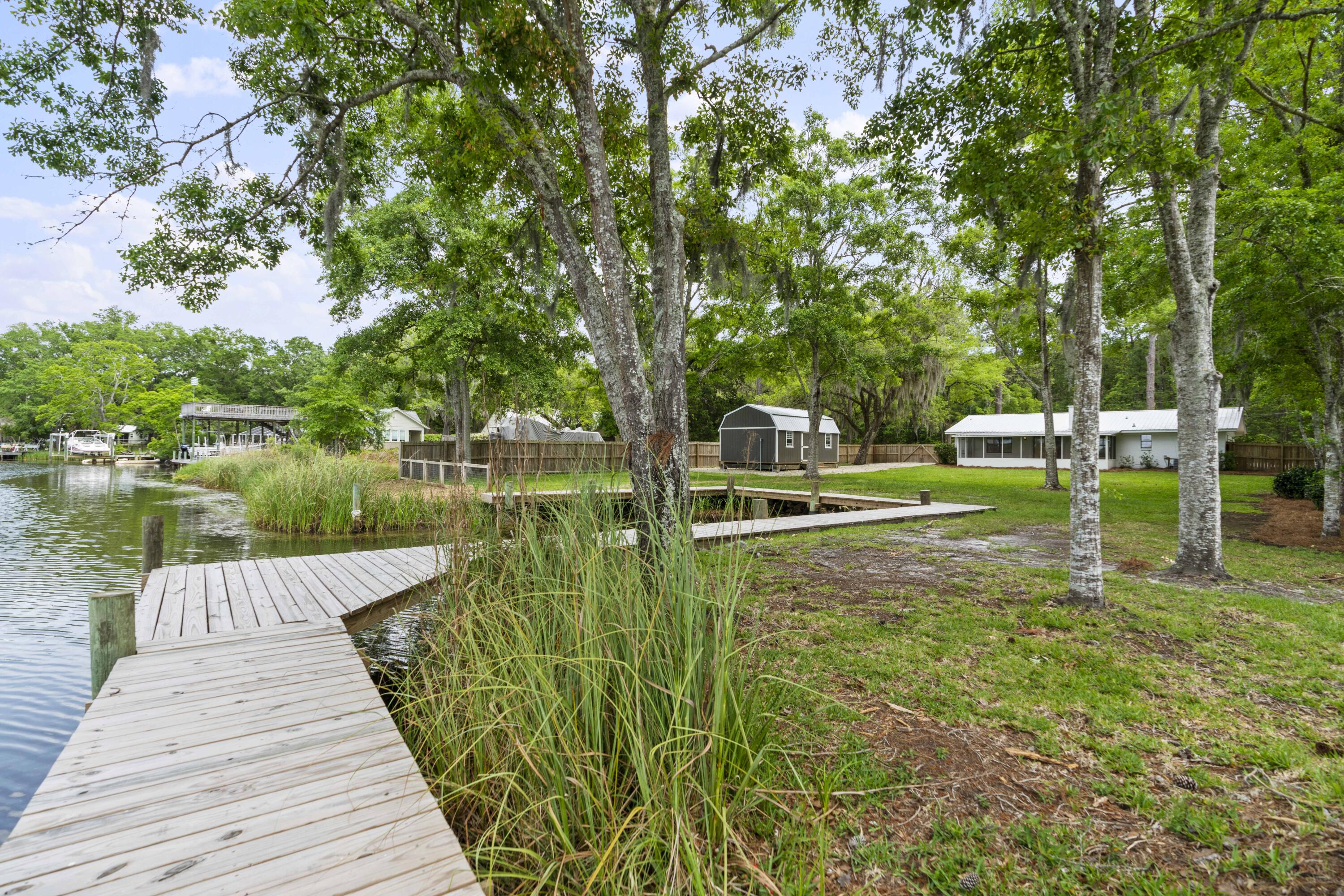 BAY GROVE - Residential