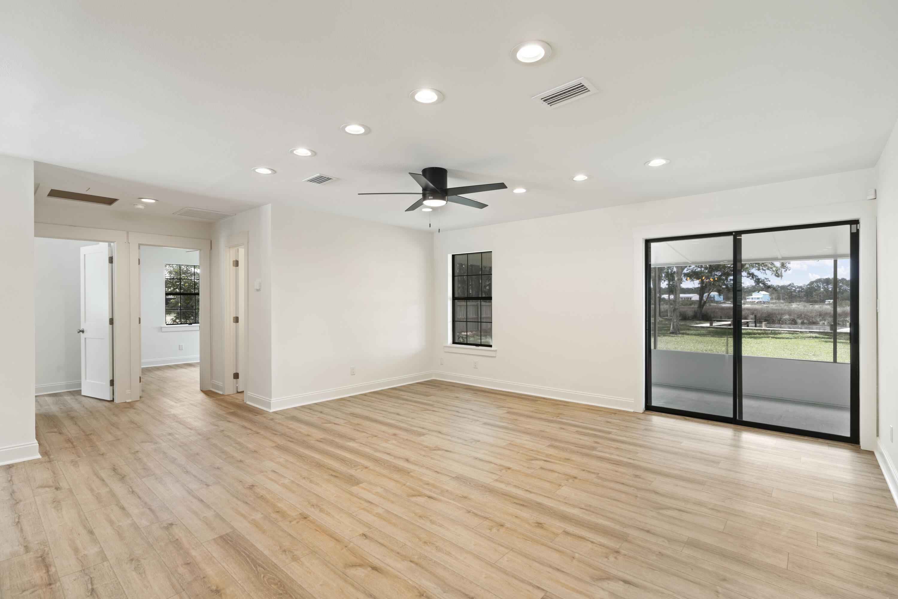 BAY GROVE - Residential