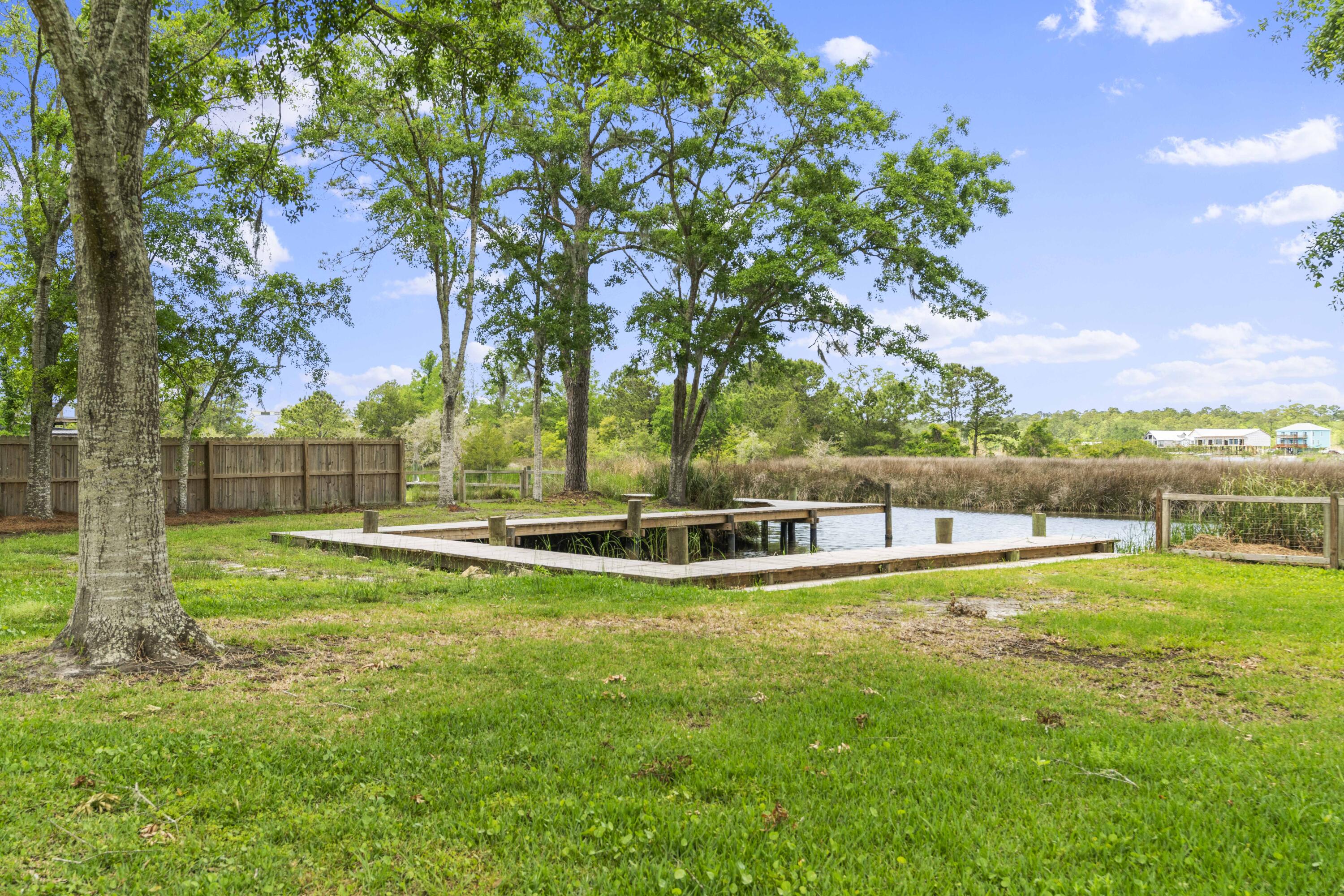 BAY GROVE - Residential