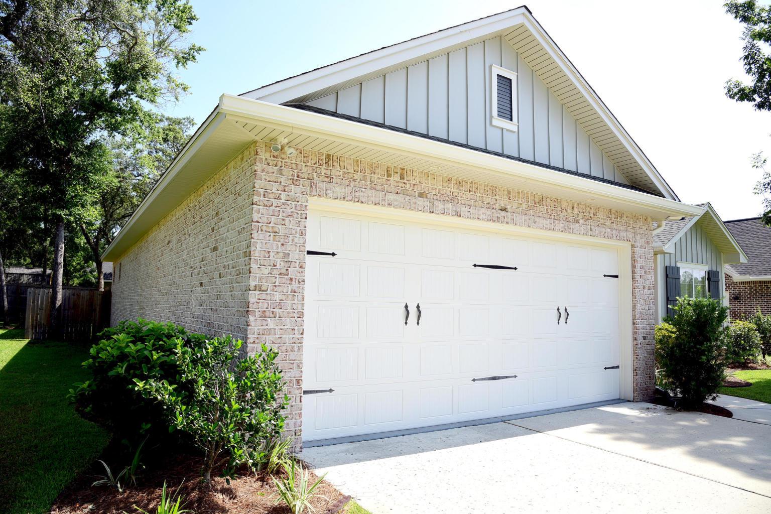 MAGNOLIA WOODS - Residential Lease