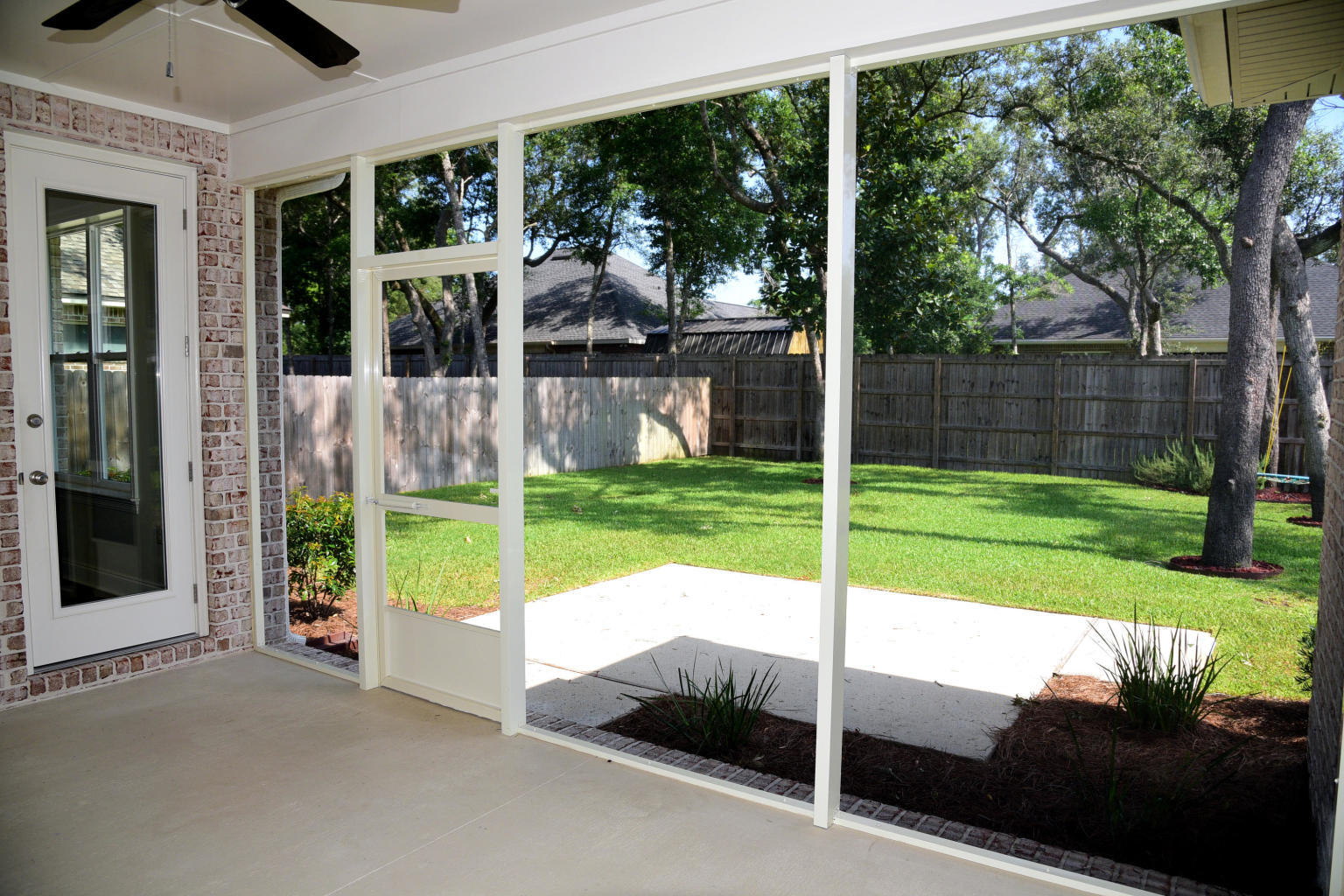 MAGNOLIA WOODS - Residential Lease