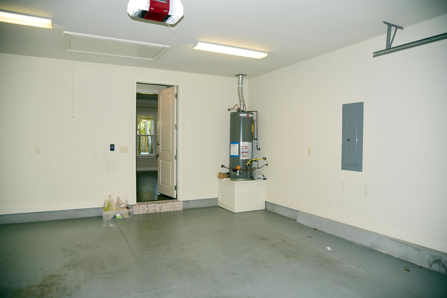 MAGNOLIA WOODS - Residential Lease