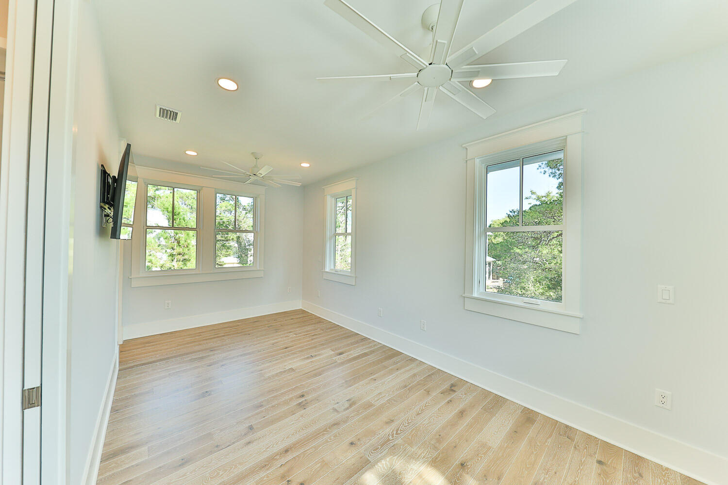 FOREST LAKES - Residential