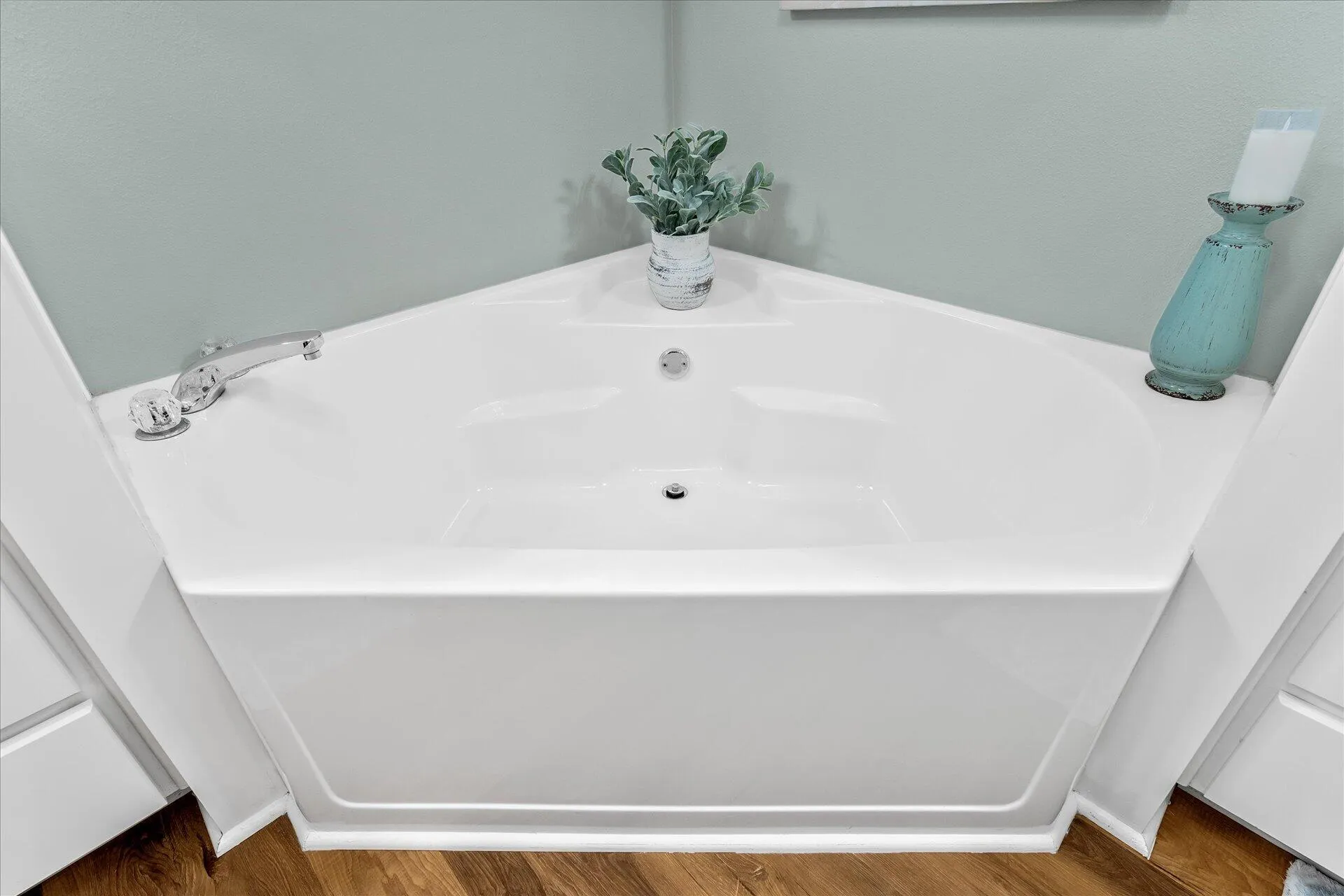 Navarre, Florida 32566, United States, 5 Bedrooms Bedrooms, ,3 BathroomsBathrooms,Residential,Active,2462