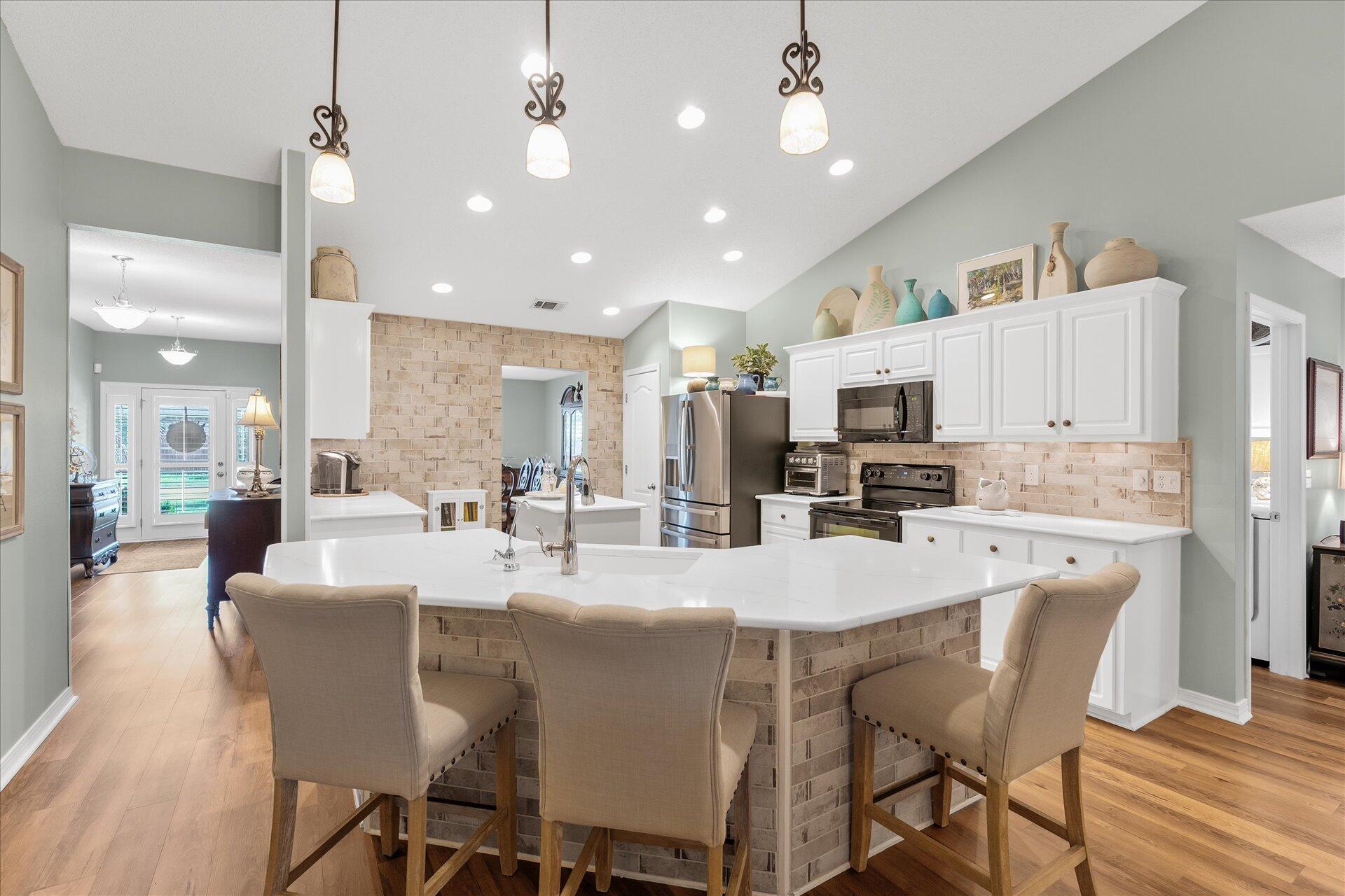 CREETWOOD VILLAGE - Residential