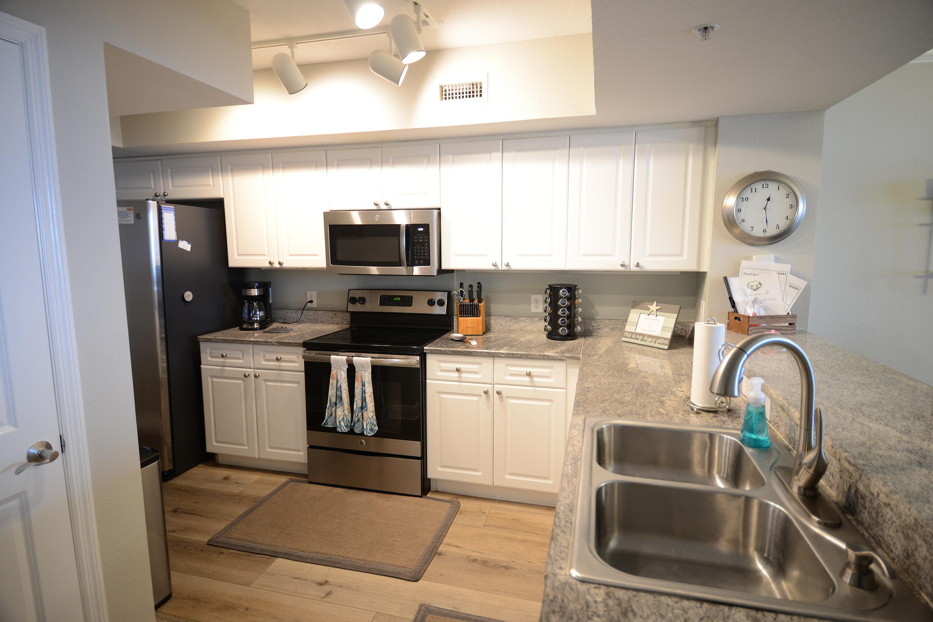 EMERALD BEACH PH 1 - Residential