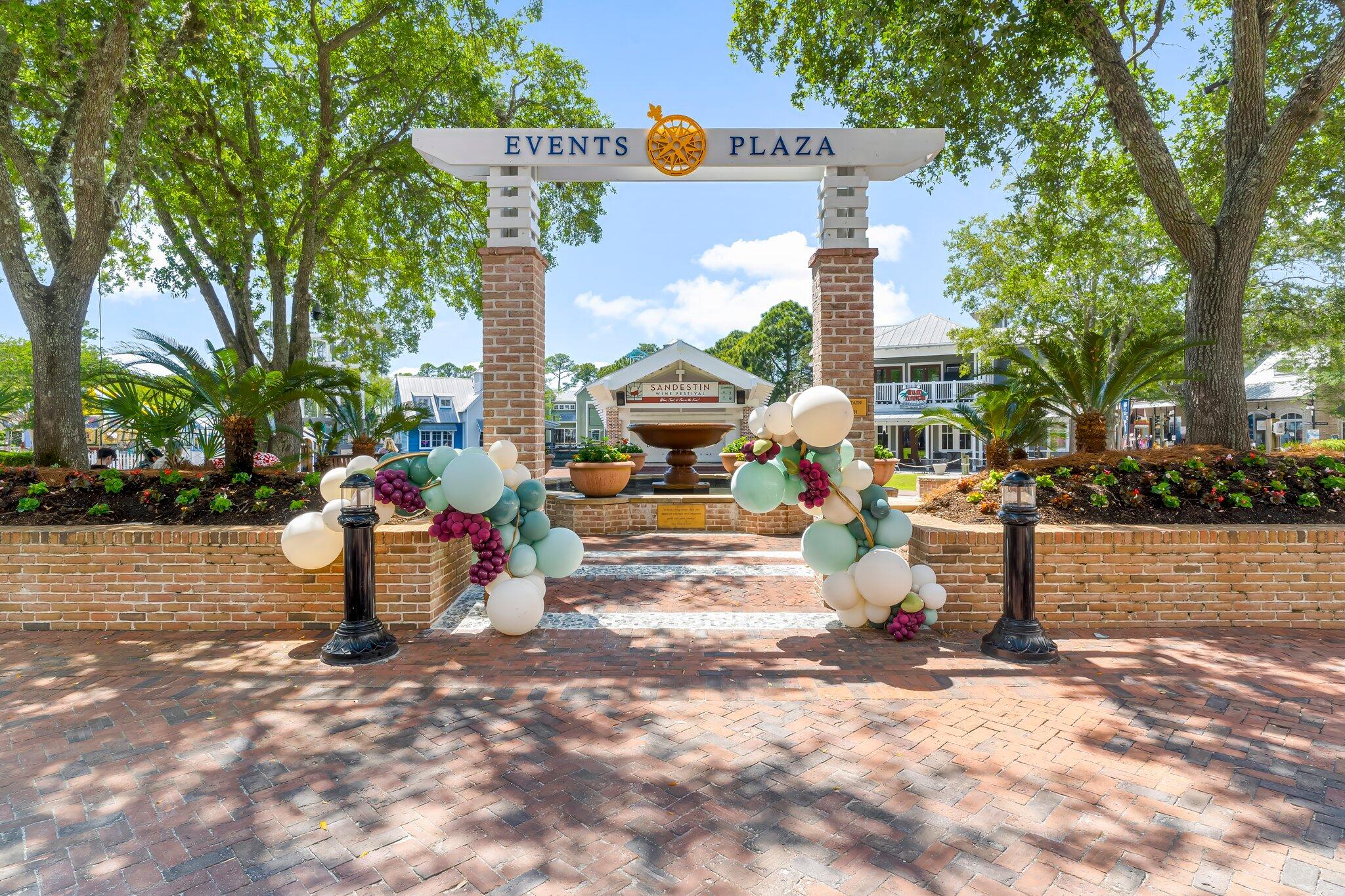 BUNGALOS AT SANDESTIN - Residential