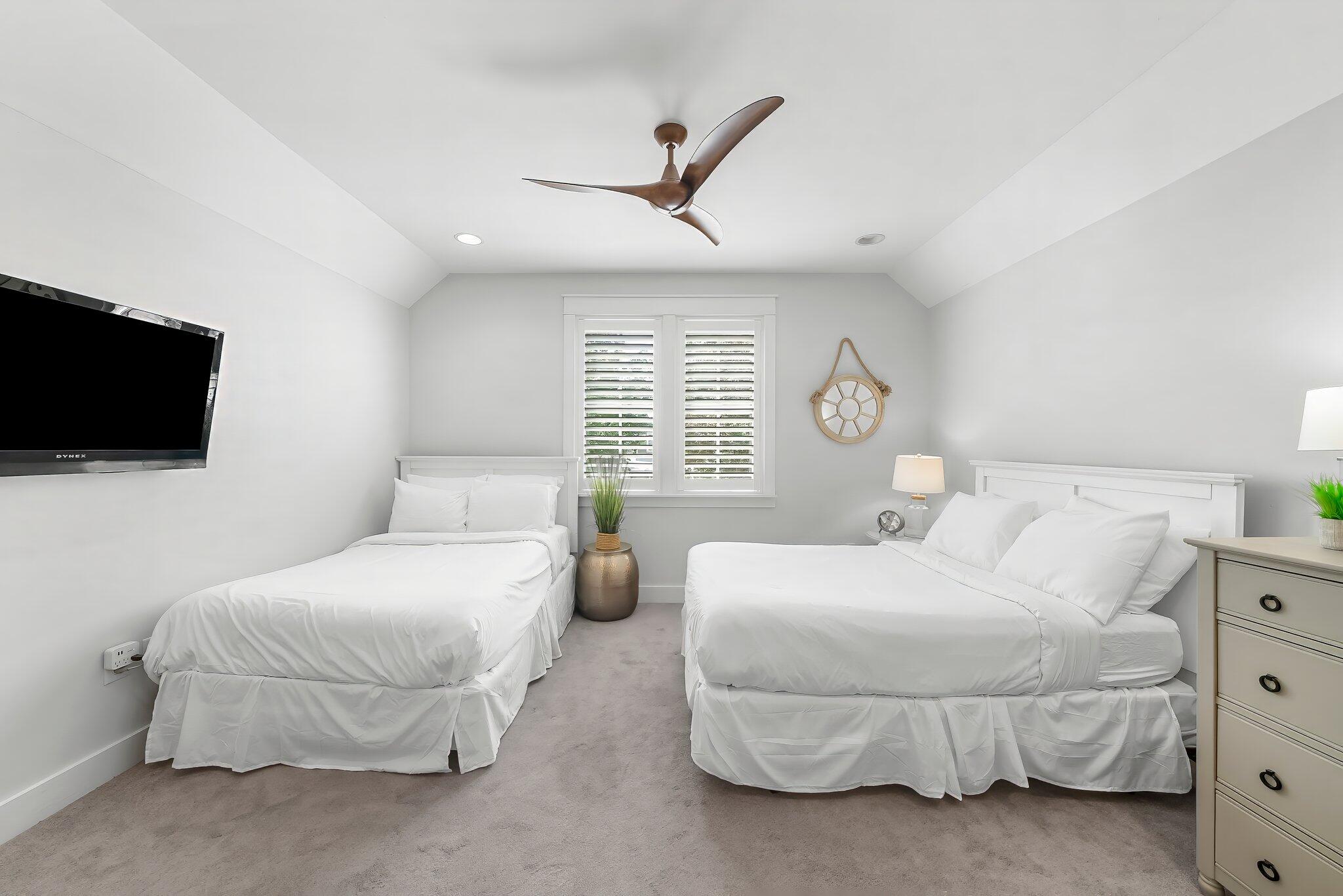 BUNGALOS AT SANDESTIN - Residential