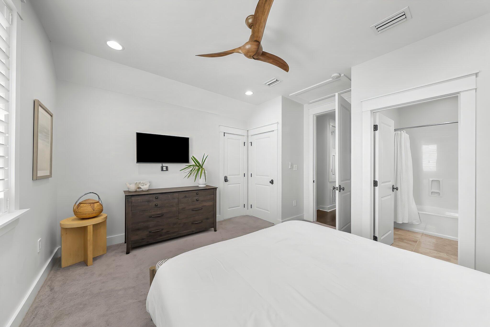 BUNGALOS AT SANDESTIN - Residential