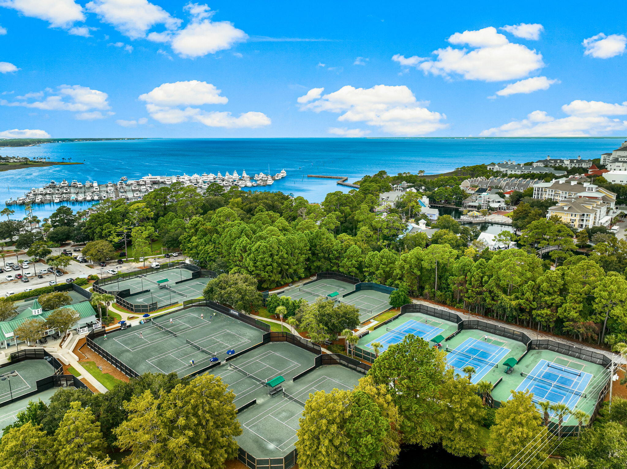 BUNGALOS AT SANDESTIN - Residential