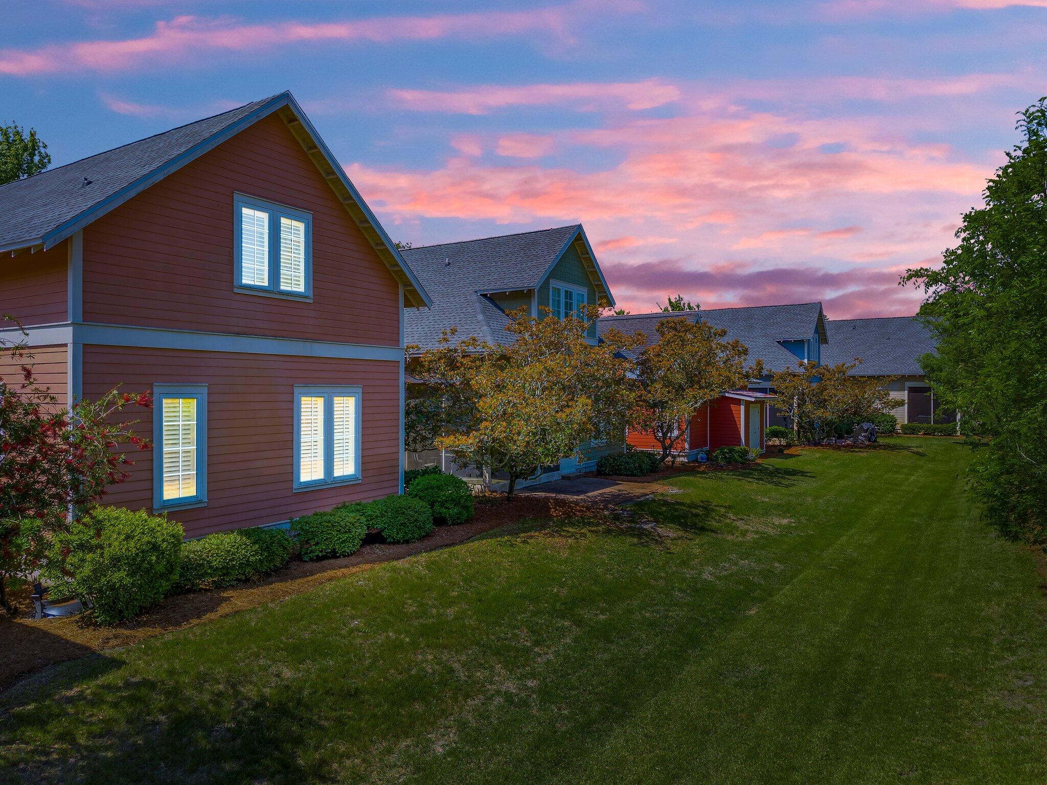 BUNGALOS AT SANDESTIN - Residential