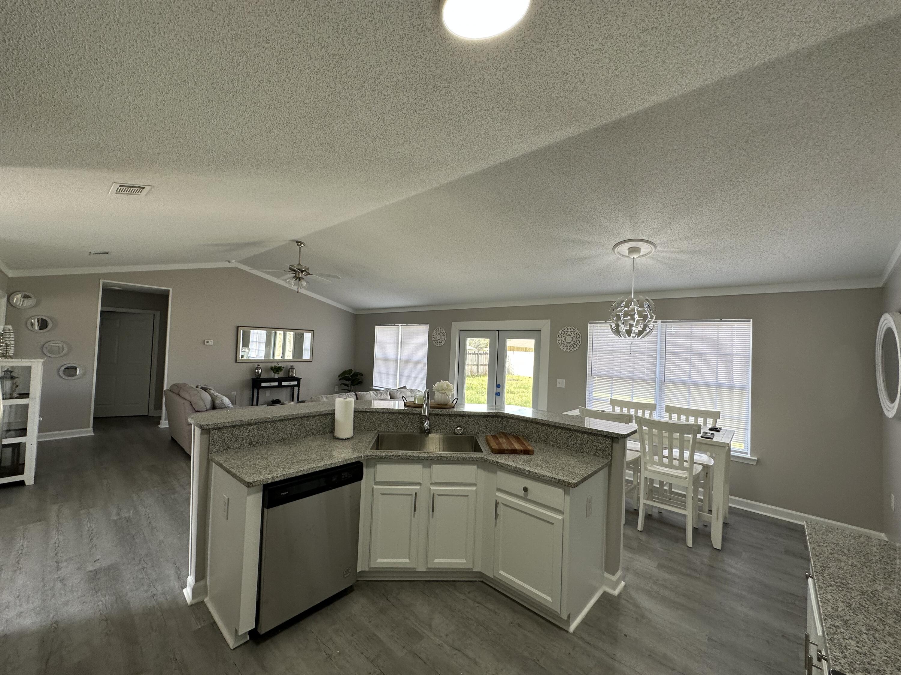 TRIPLE LAKES ESTATES - Residential