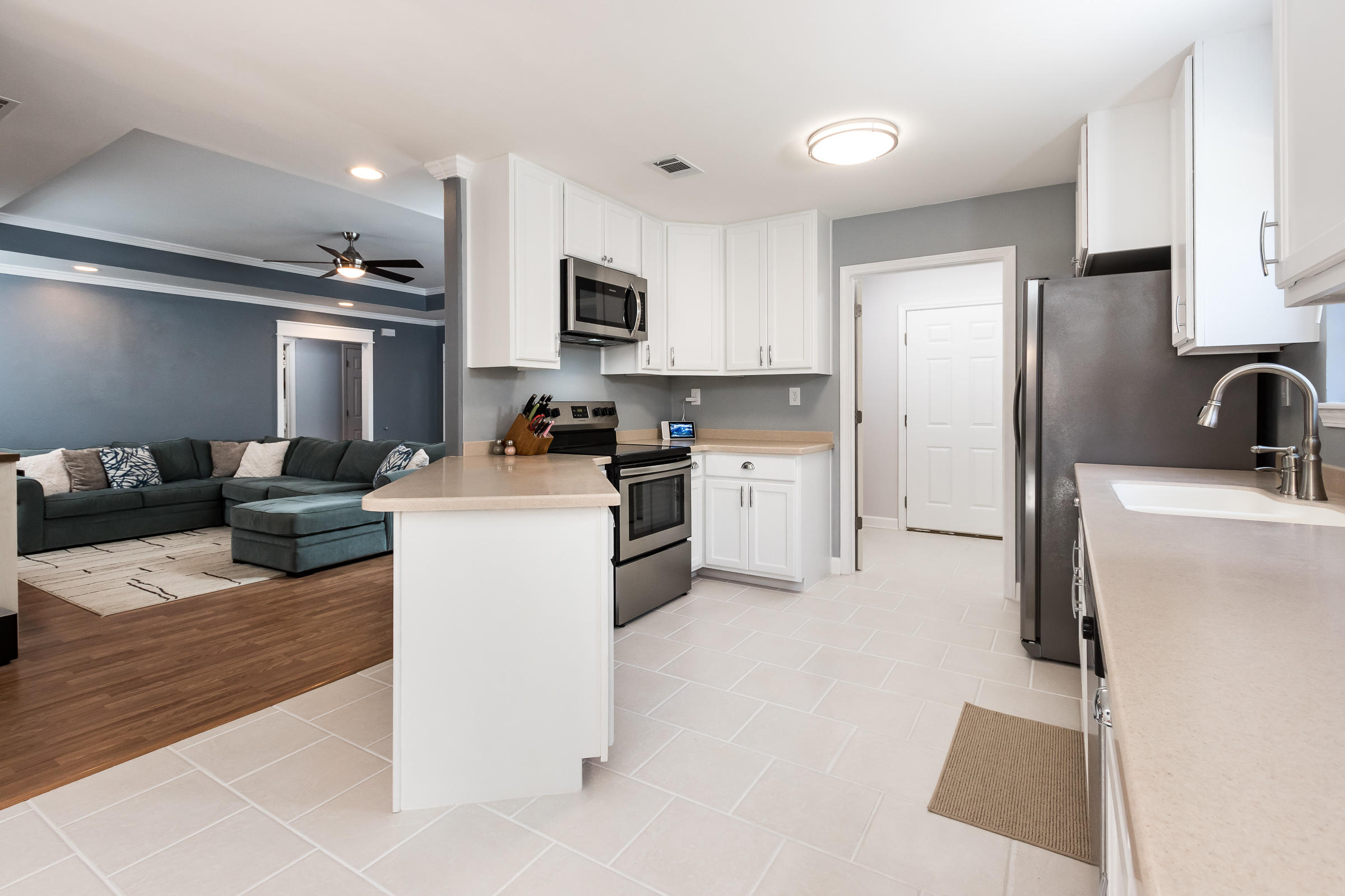 ROLLING HILLS ESTATES - Residential