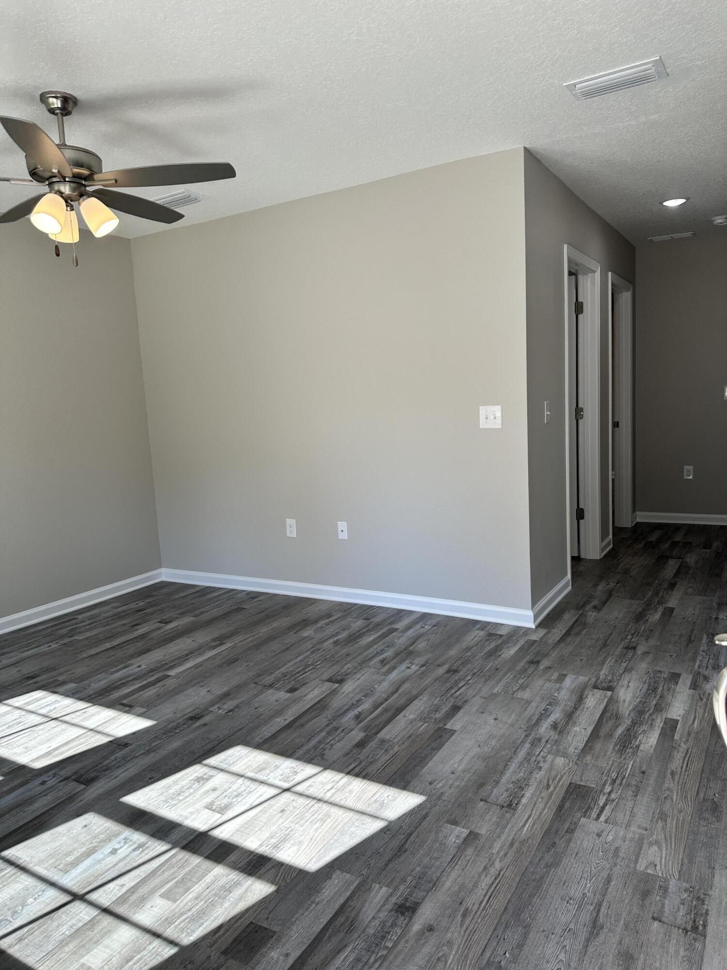MORRIS ADD CRESTVIEW S1/2 LOTS 1 THRU 4 BLK 6 - Residential Lease