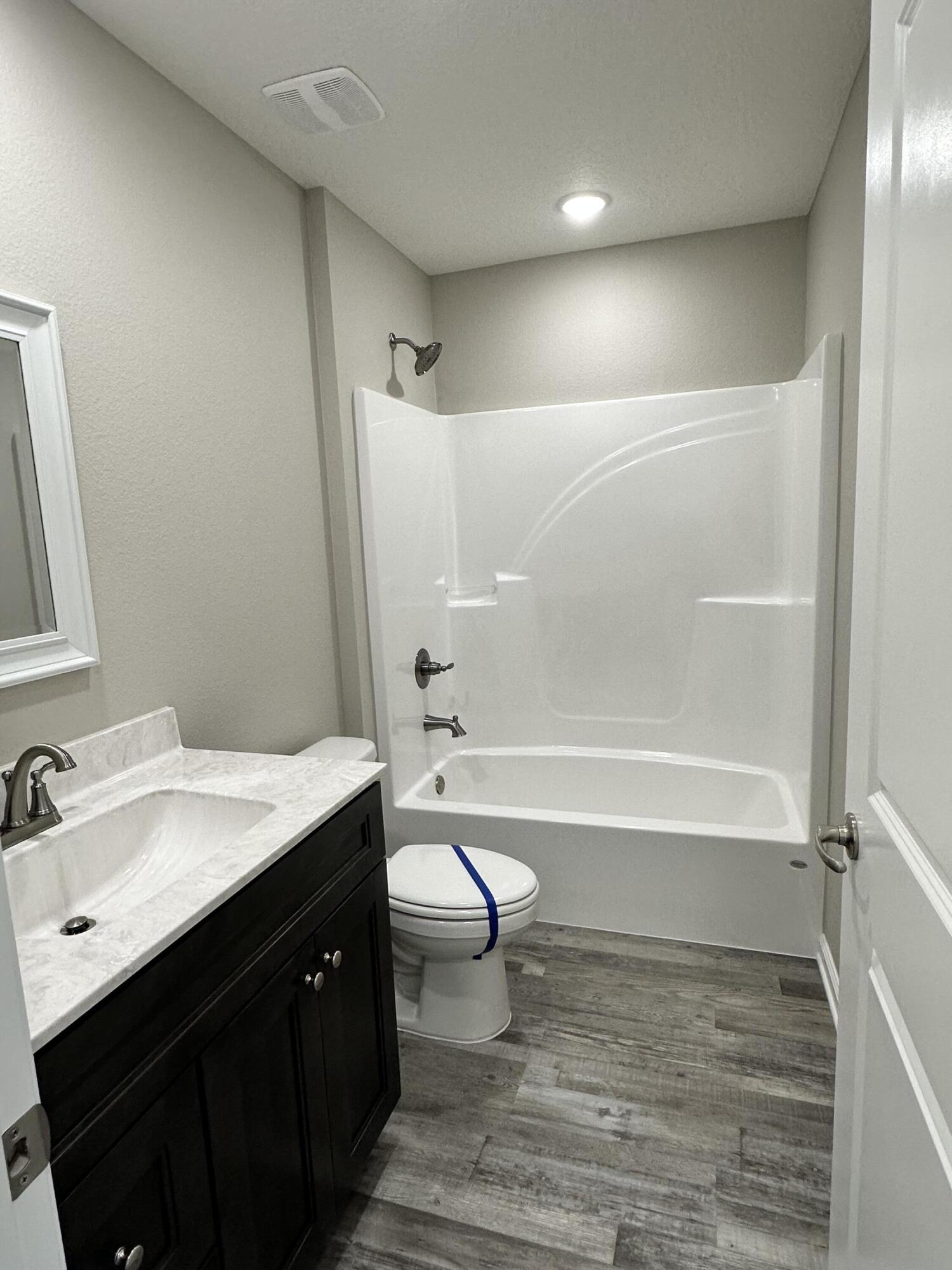 MORRIS ADD CRESTVIEW S1/2 LOTS 1 THRU 4 BLK 6 - Residential Lease