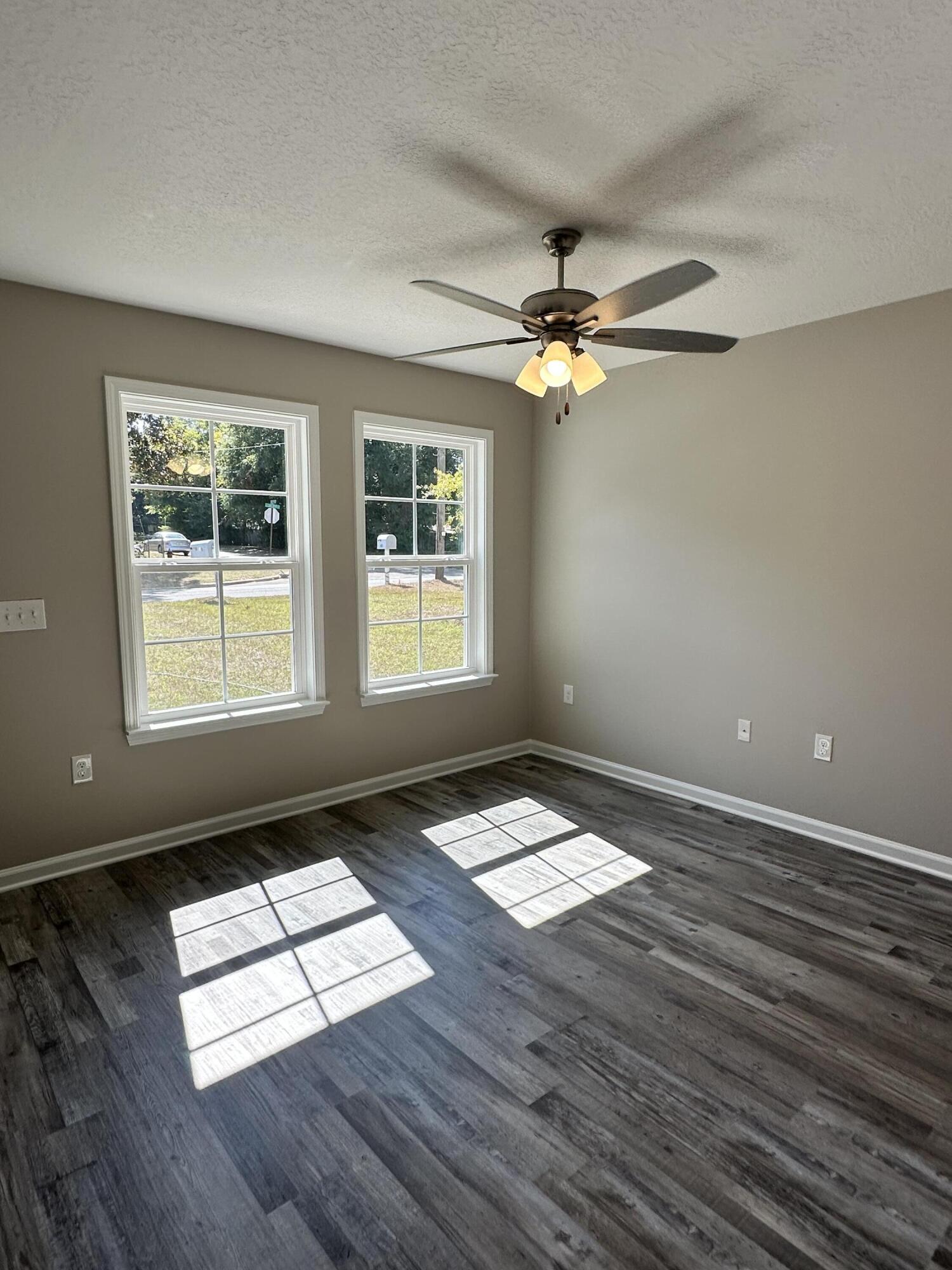 MORRIS ADD CRESTVIEW S1/2 LOTS 1 THRU 4 BLK 6 - Residential Lease
