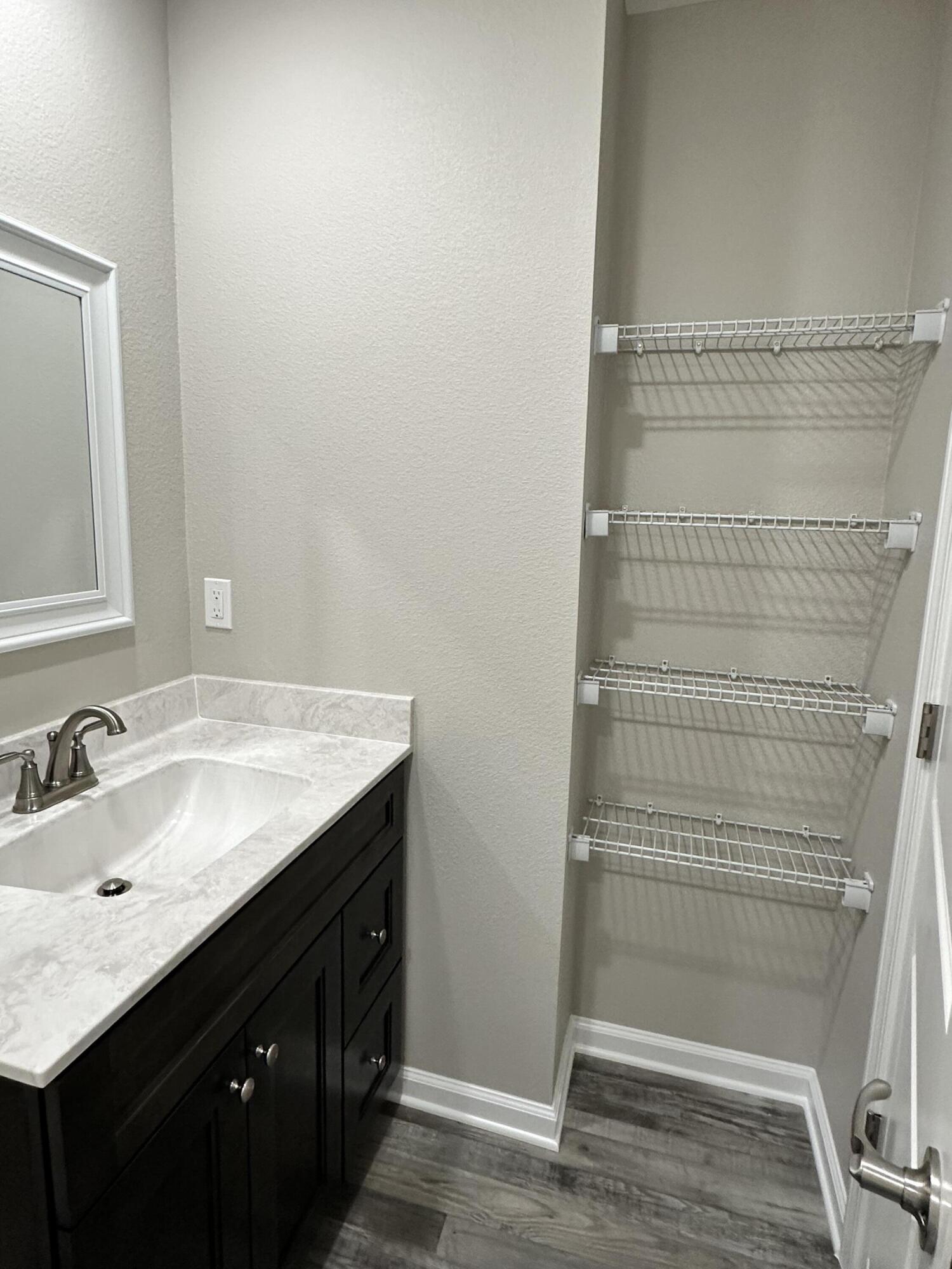 MORRIS ADD CRESTVIEW S1/2 LOTS 1 THRU 4 BLK 6 - Residential Lease
