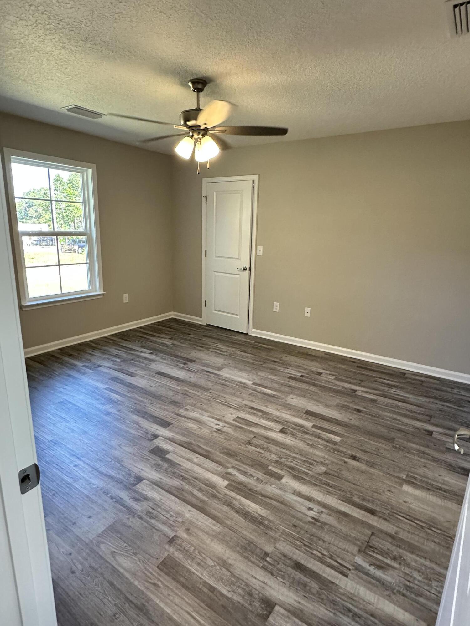 MORRIS ADD CRESTVIEW S1/2 LOTS 1 THRU 4 BLK 6 - Residential Lease