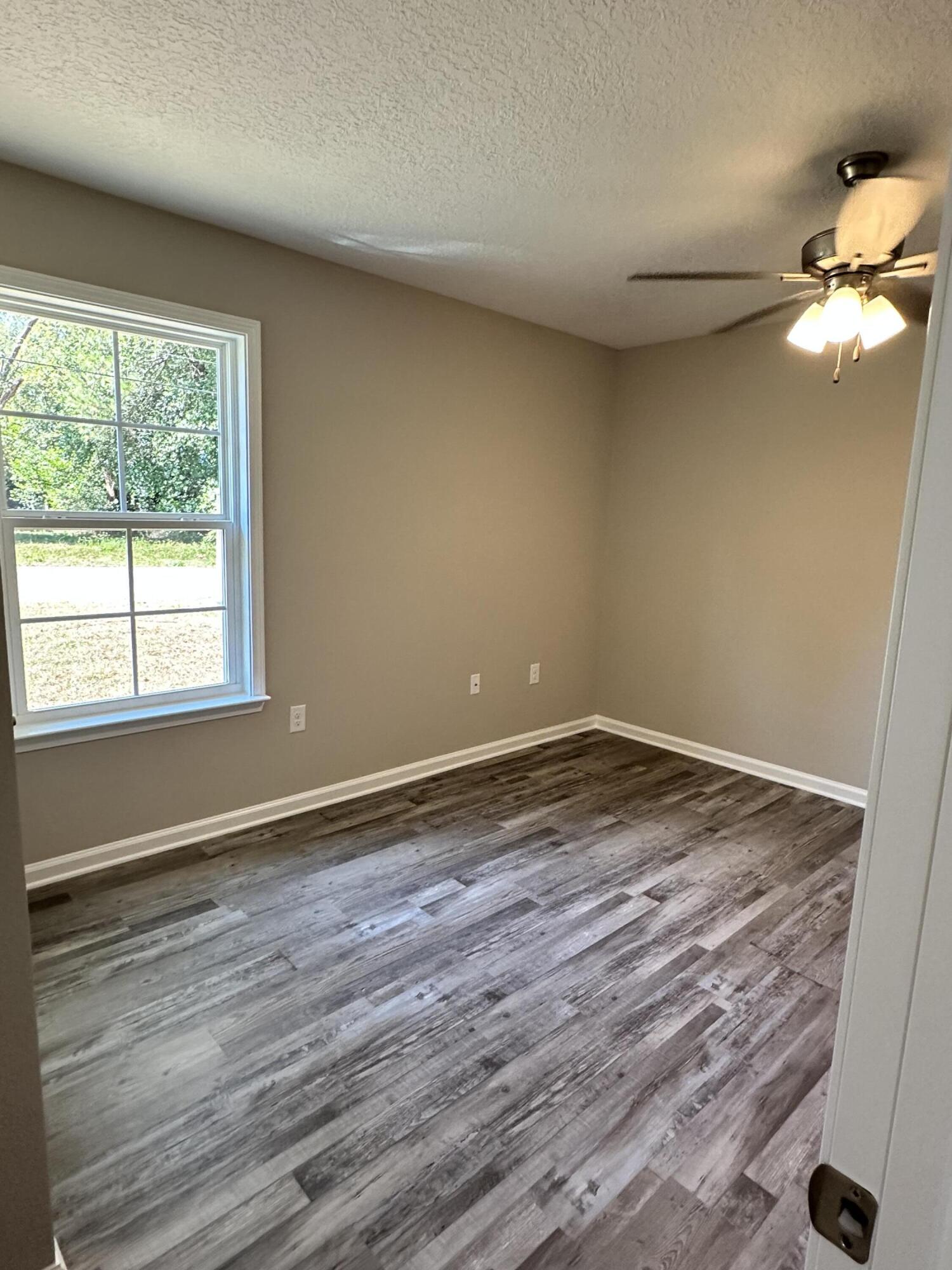 MORRIS ADD CRESTVIEW S1/2 LOTS 1 THRU 4 BLK 6 - Residential Lease