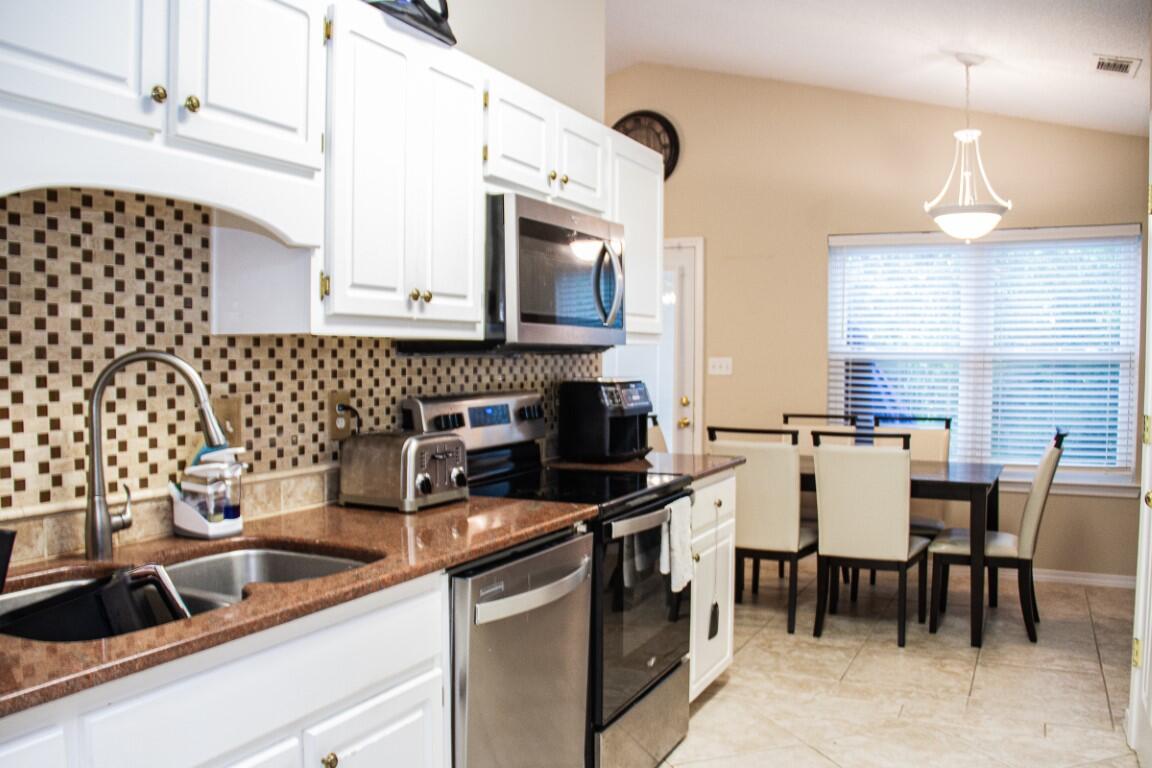 EMERALD VILLAGE S/D - Residential Lease