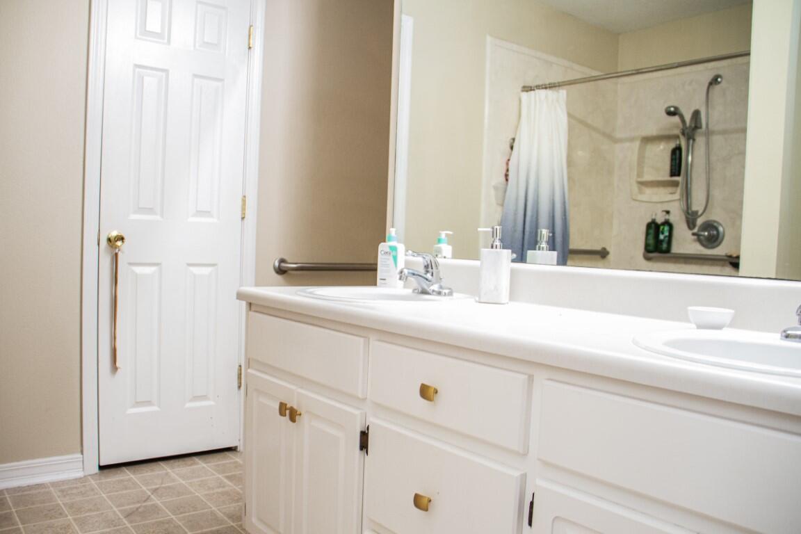 EMERALD VILLAGE S/D - Residential Lease