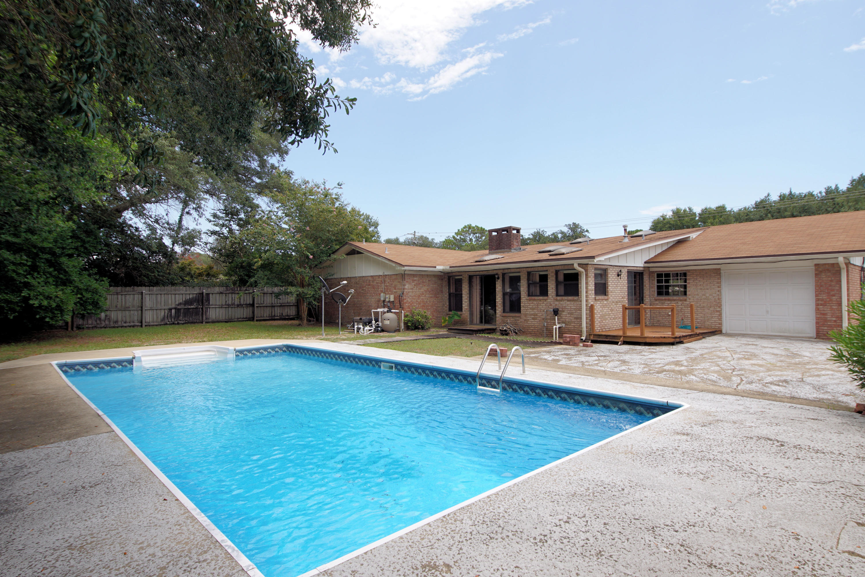 LAKE LORRAINE ESTATES 1 - Residential