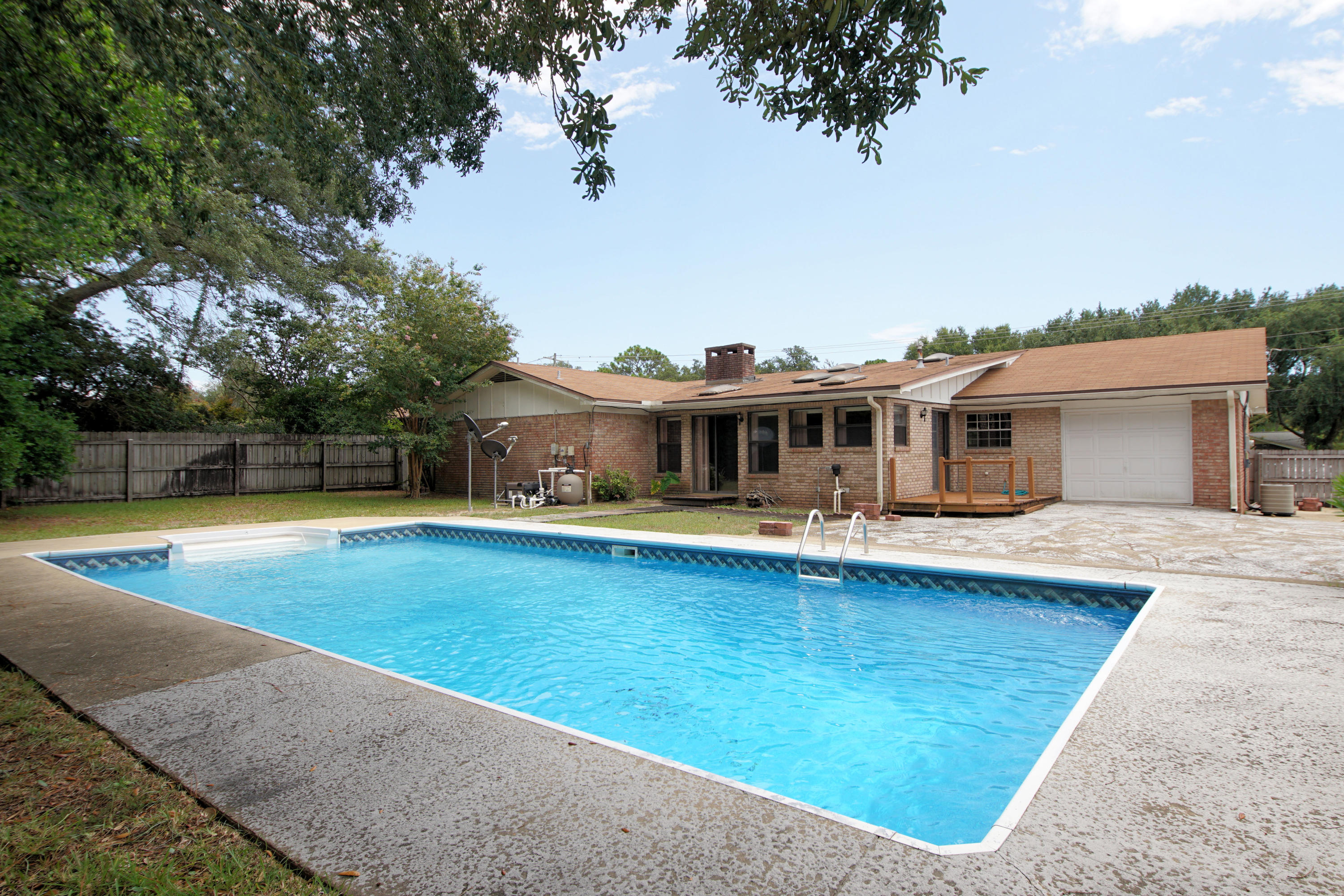 LAKE LORRAINE ESTATES 1 - Residential