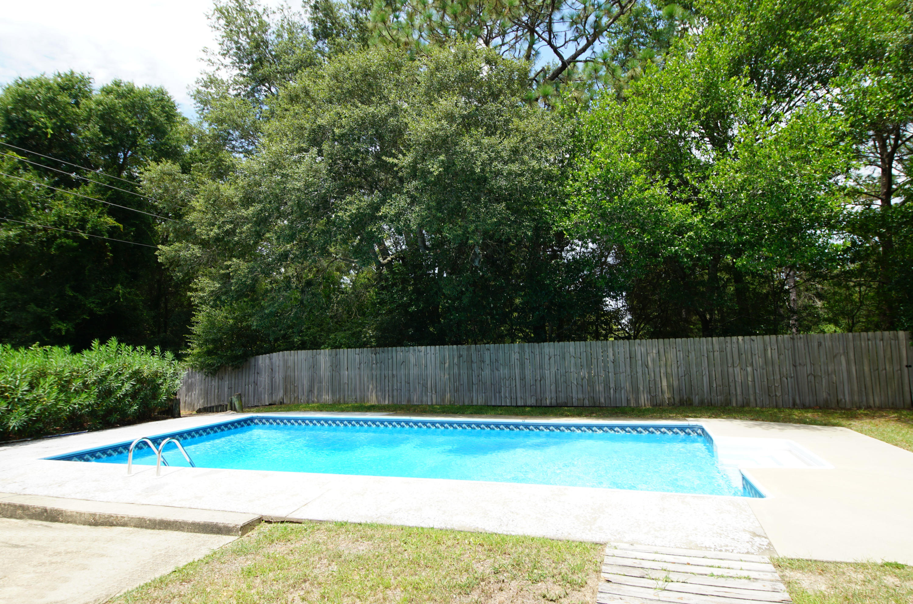 LAKE LORRAINE ESTATES 1 - Residential