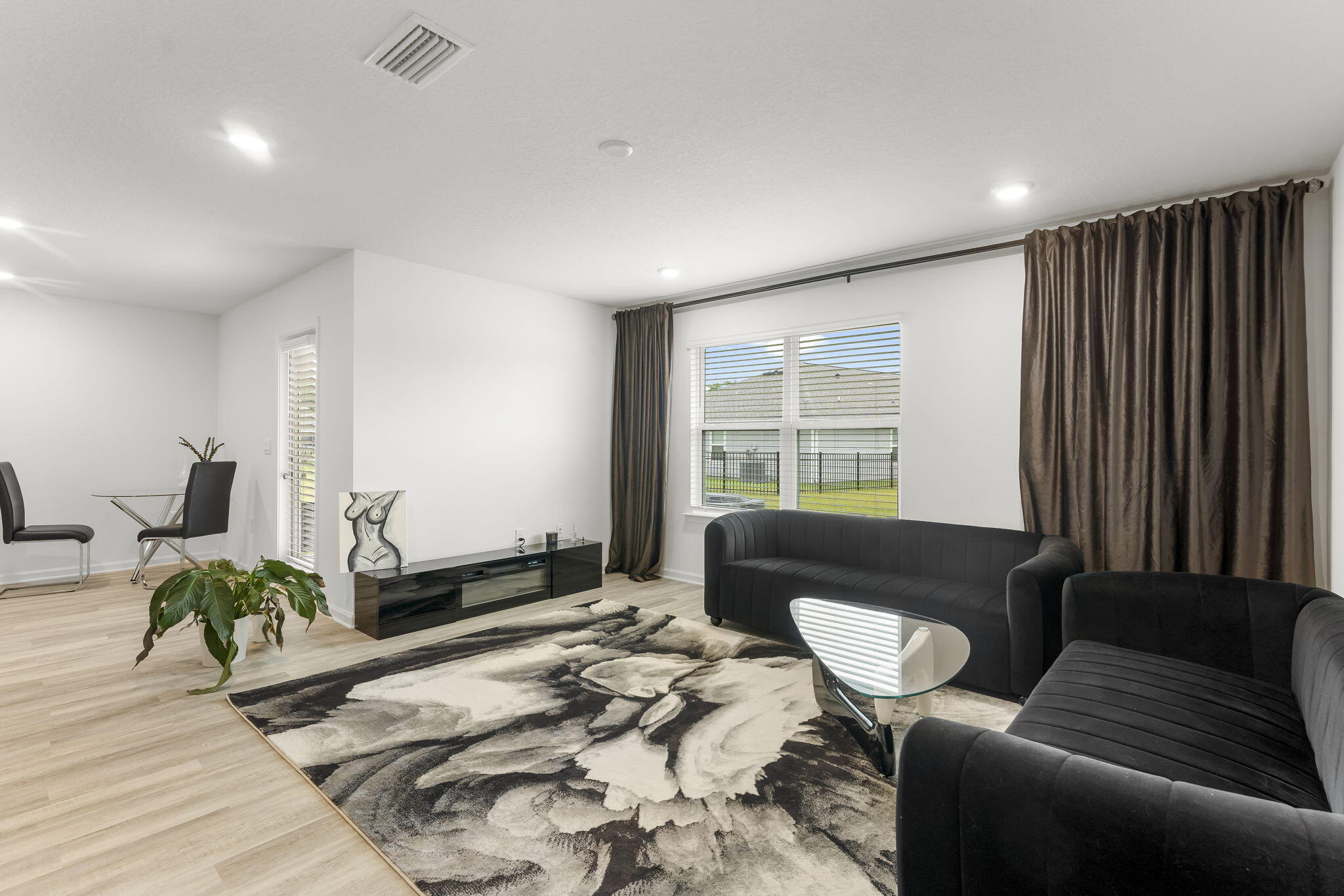 RIVERWALK PH I - Residential Lease