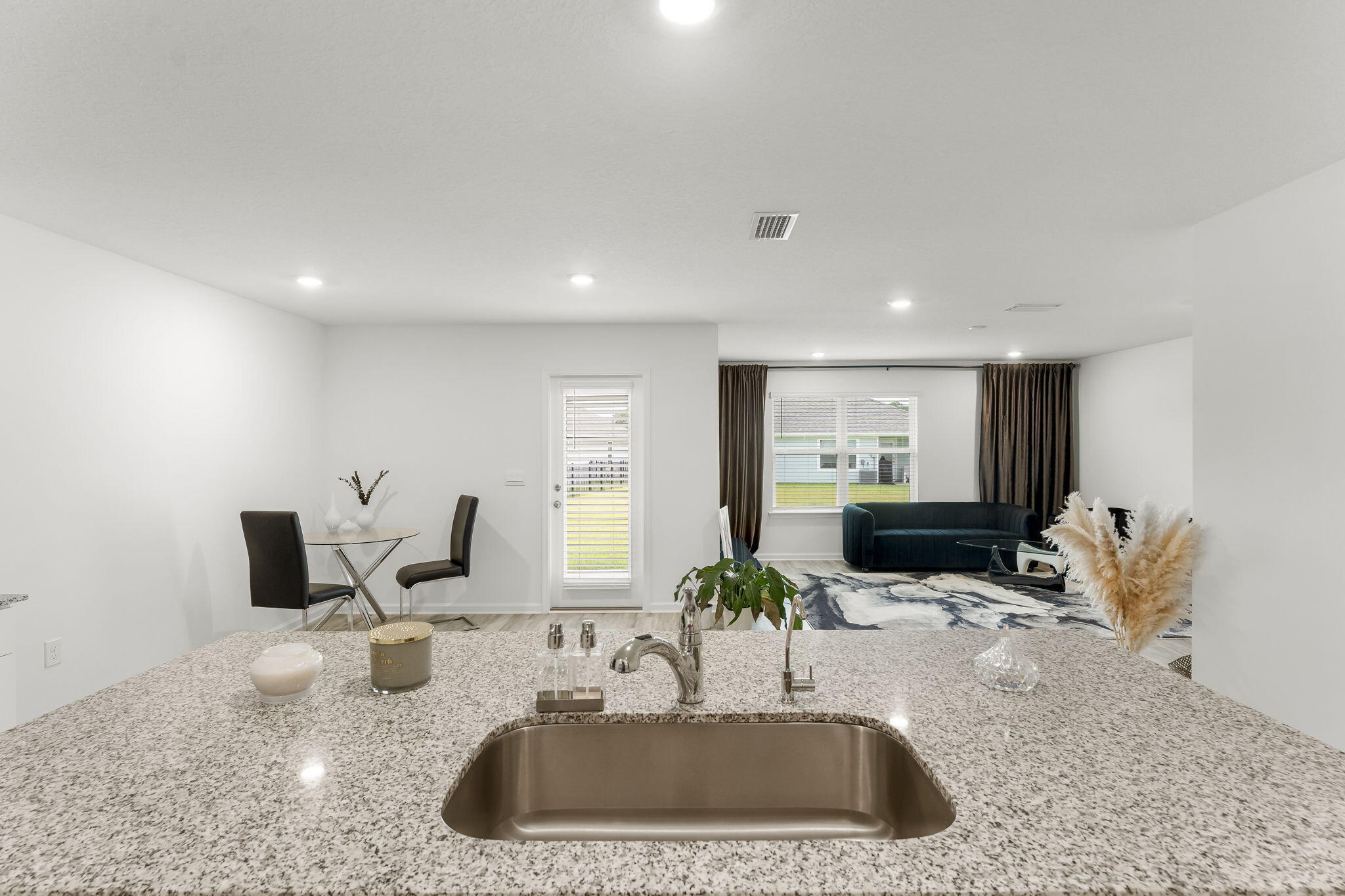 RIVERWALK PH I - Residential Lease