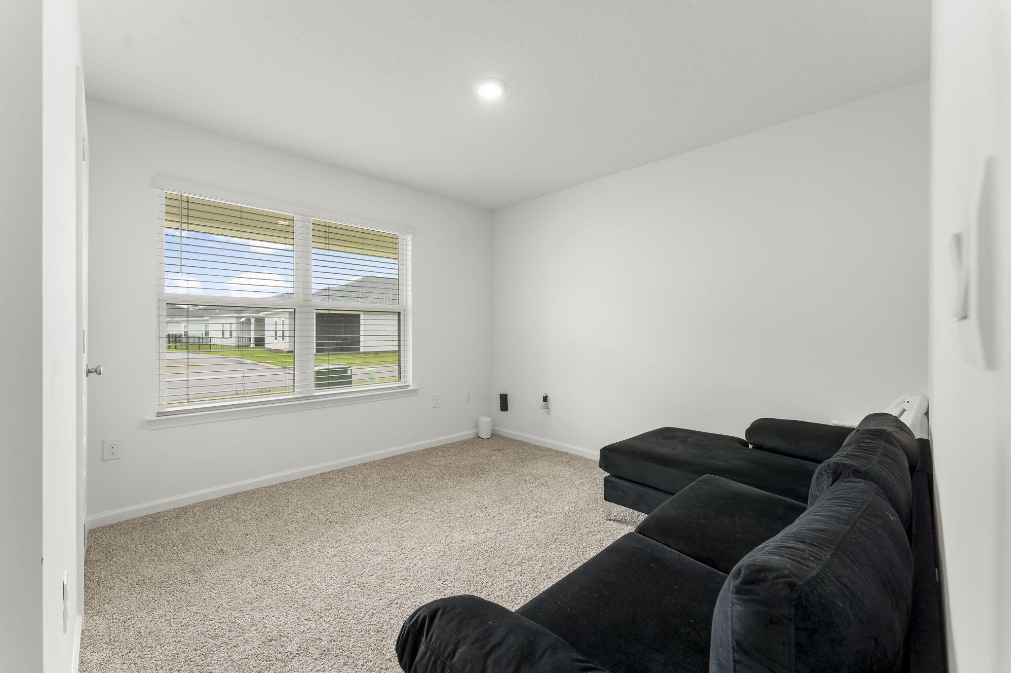 RIVERWALK PH I - Residential Lease