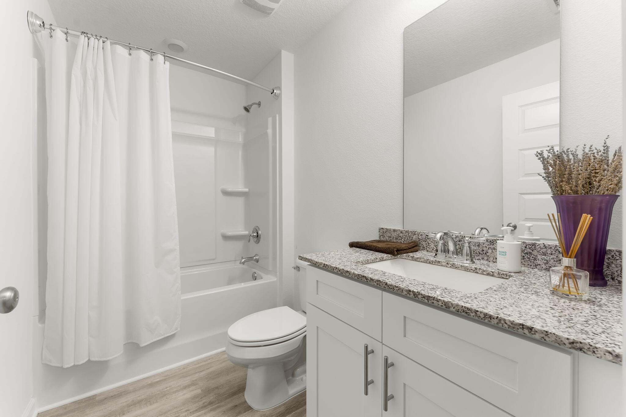 RIVERWALK PH I - Residential Lease