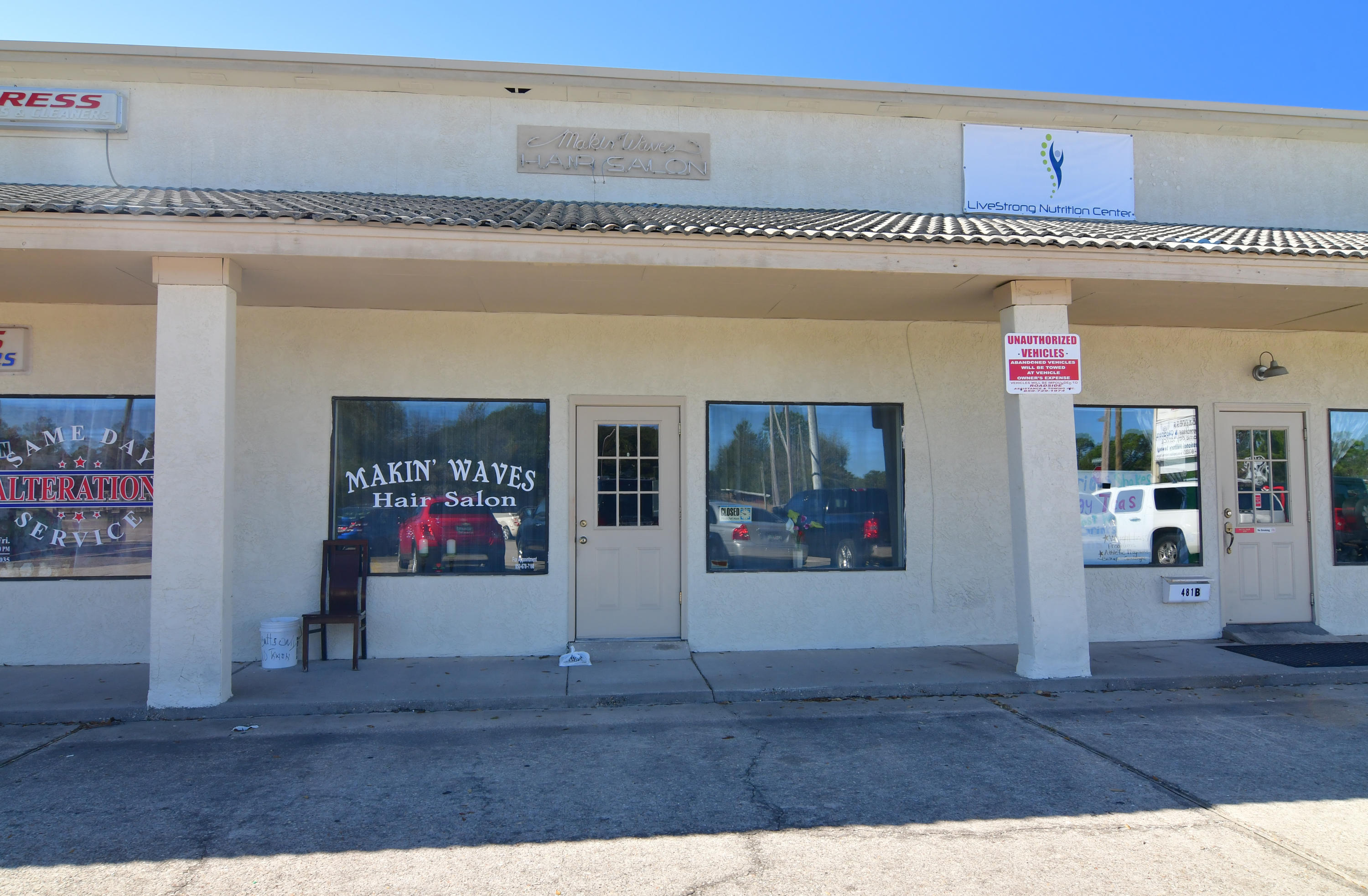 Main image without alt text