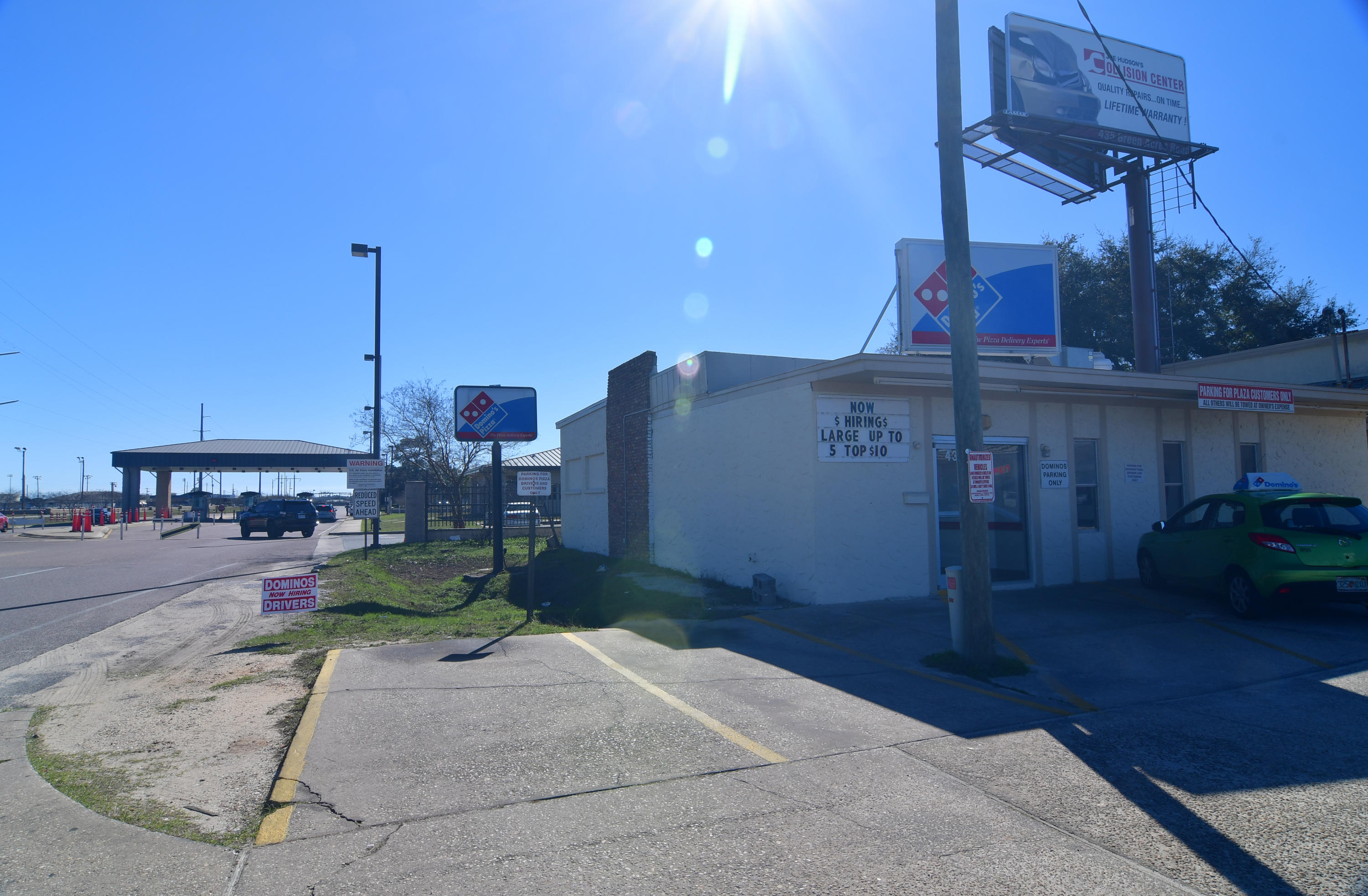 Main image without alt text