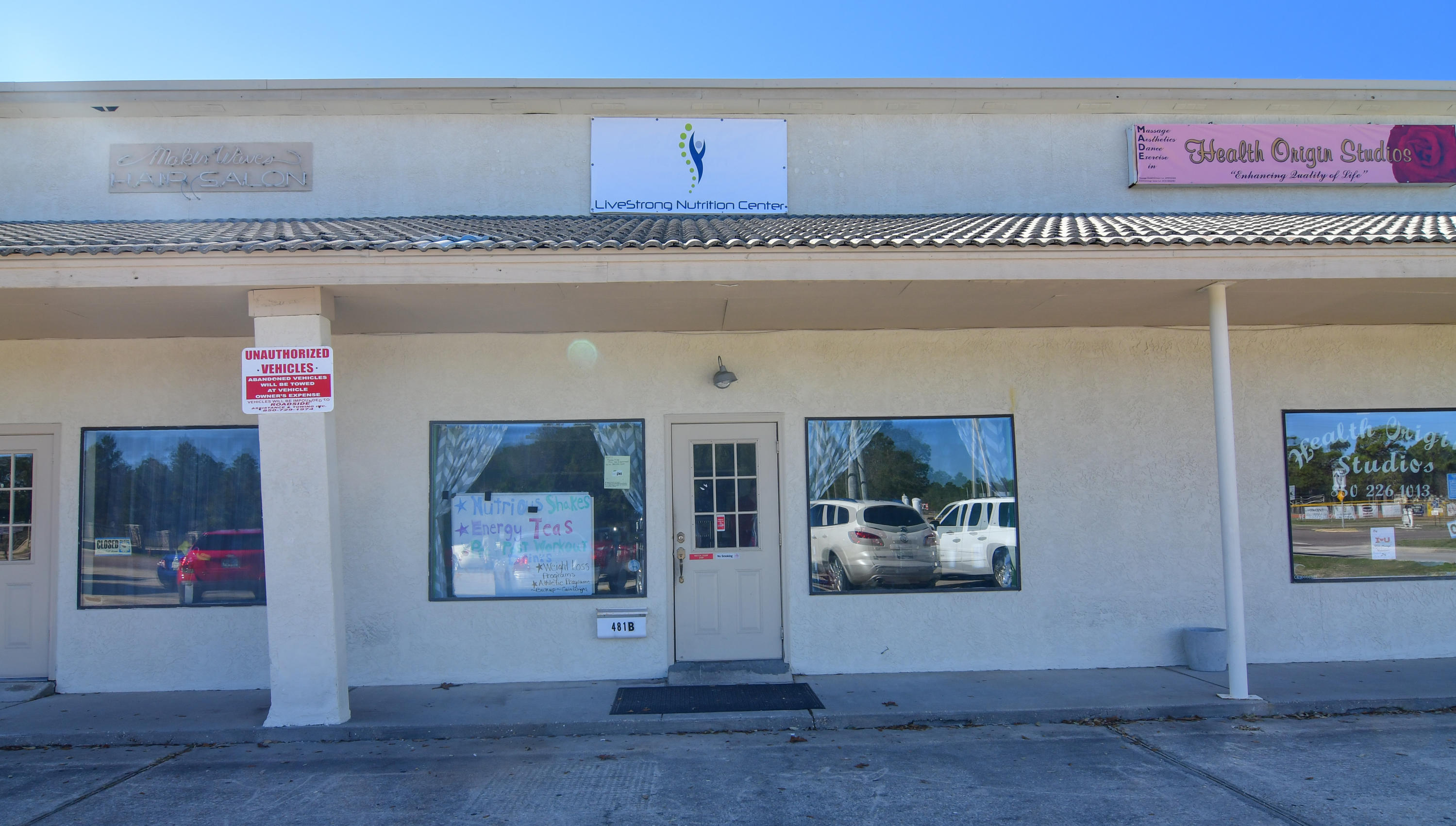 Main image without alt text