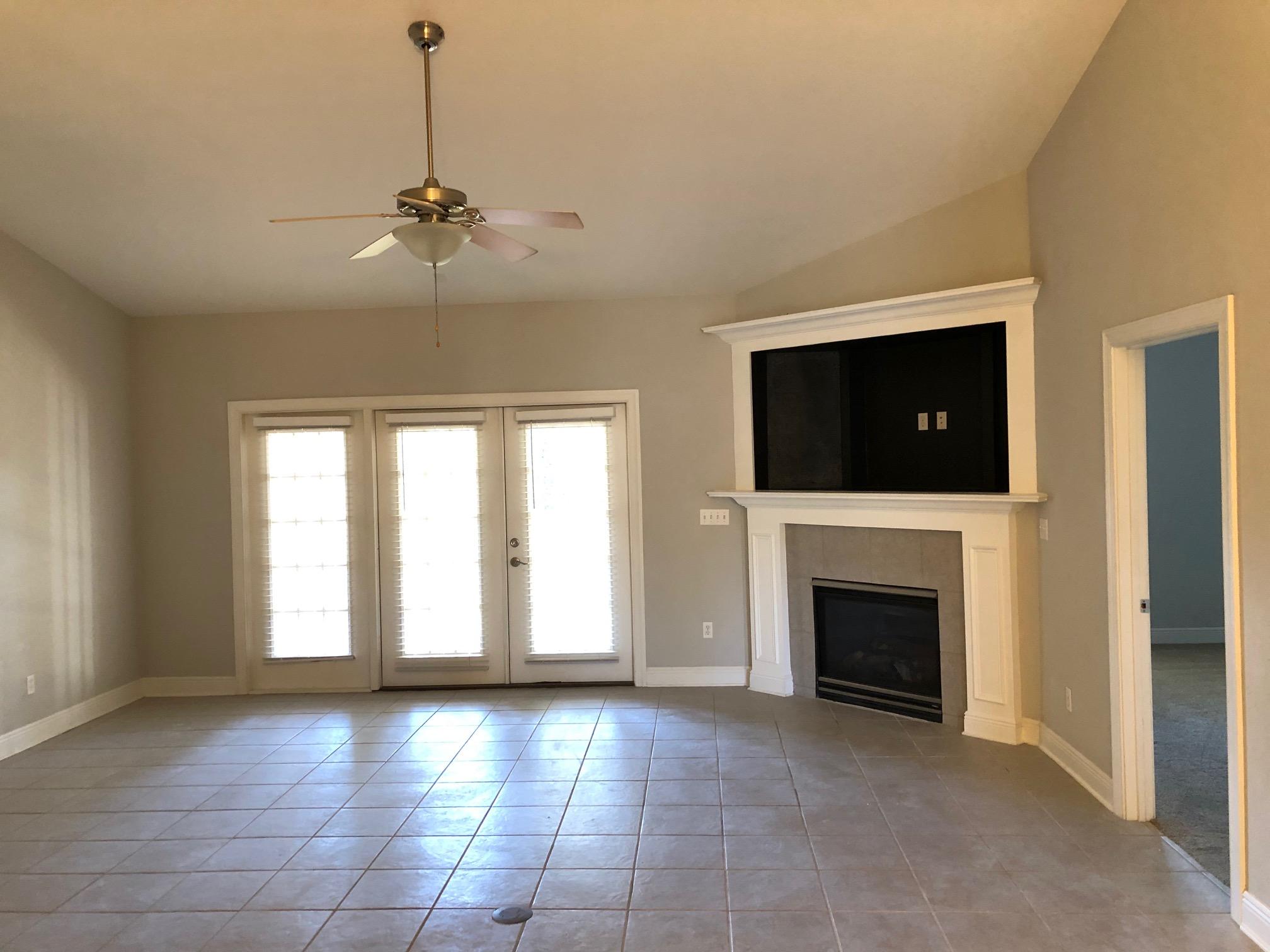 DIAMOND LAKES - Residential Lease