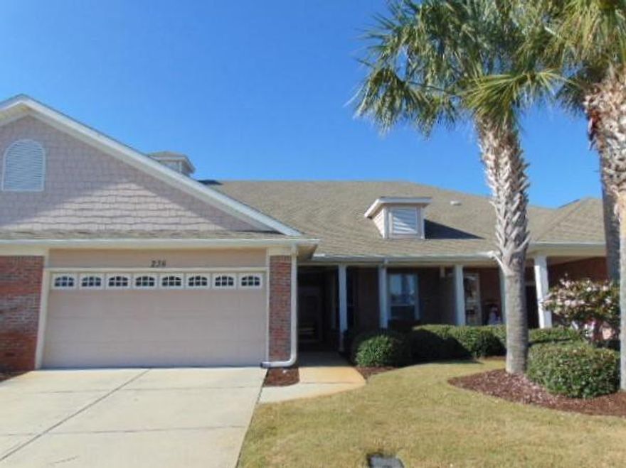 : Highly sought after townhome located in Diamond Lakes. All on one level with a double car garage. There are three bedrooms, two bath rooms and a lovely screened in back porch. The living room has a gas fireplace with a nice wood surround and shelving. The spacious kitchen provides ample room for several cooks. The beach is less than a mile. Diamond Lakes offers a community pool and lawn care services.