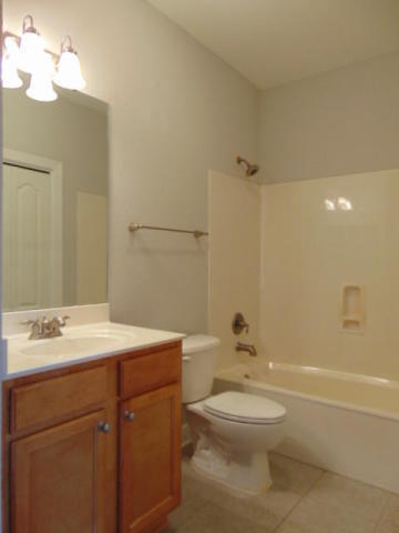 DIAMOND LAKES - Residential Lease