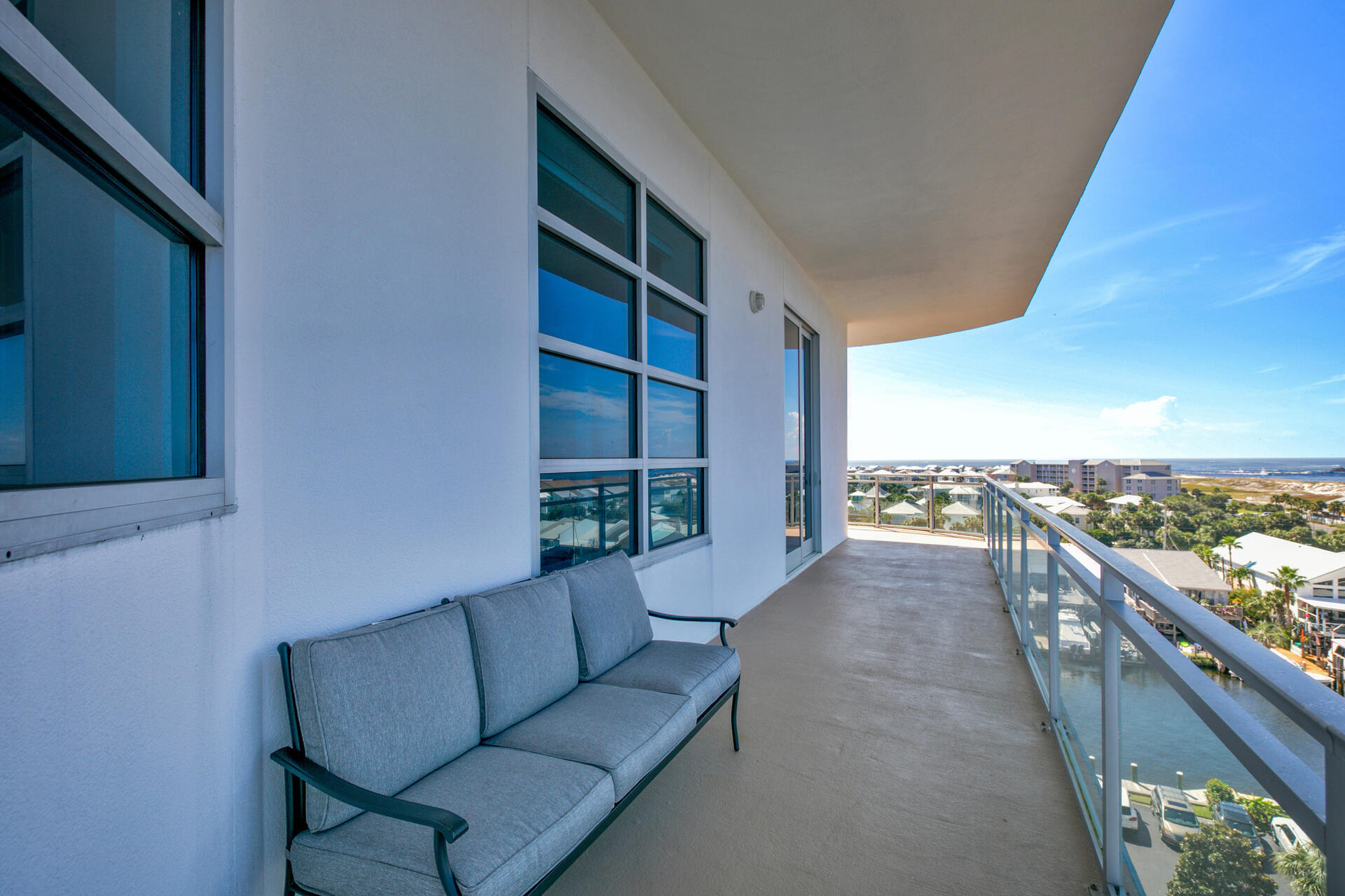HARBOR LIGHTS - Residential