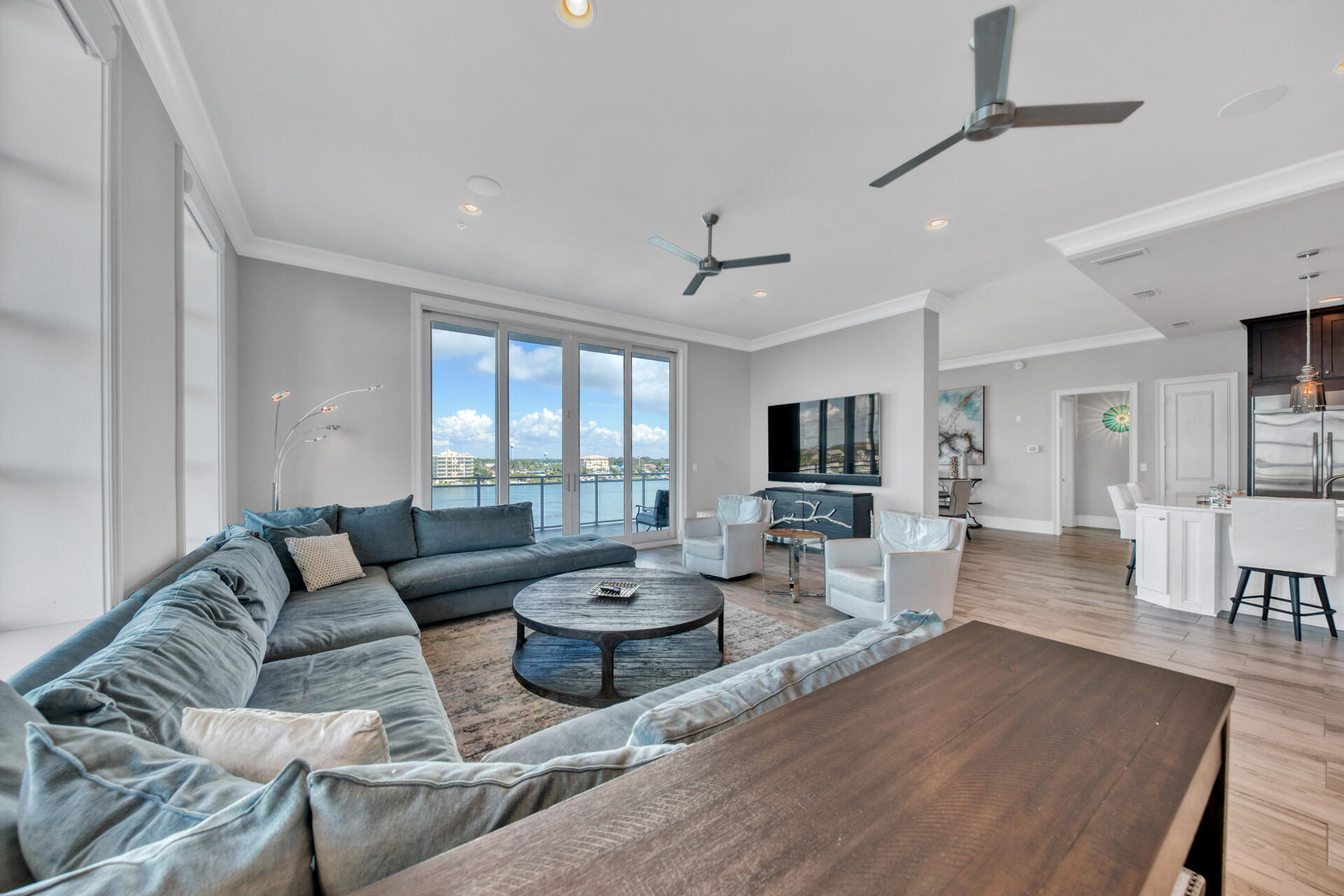 HARBOR LIGHTS - Residential