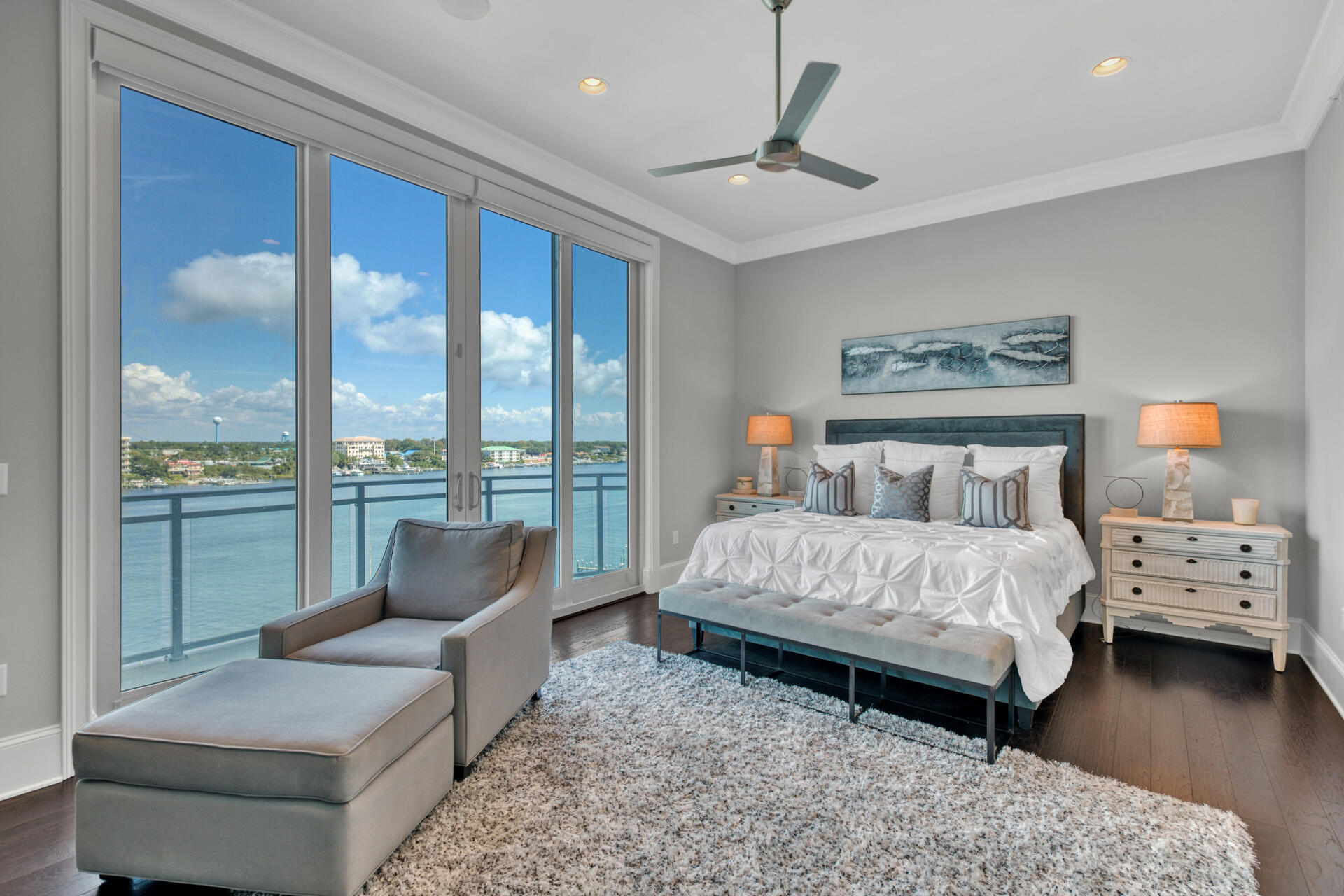 HARBOR LIGHTS - Residential