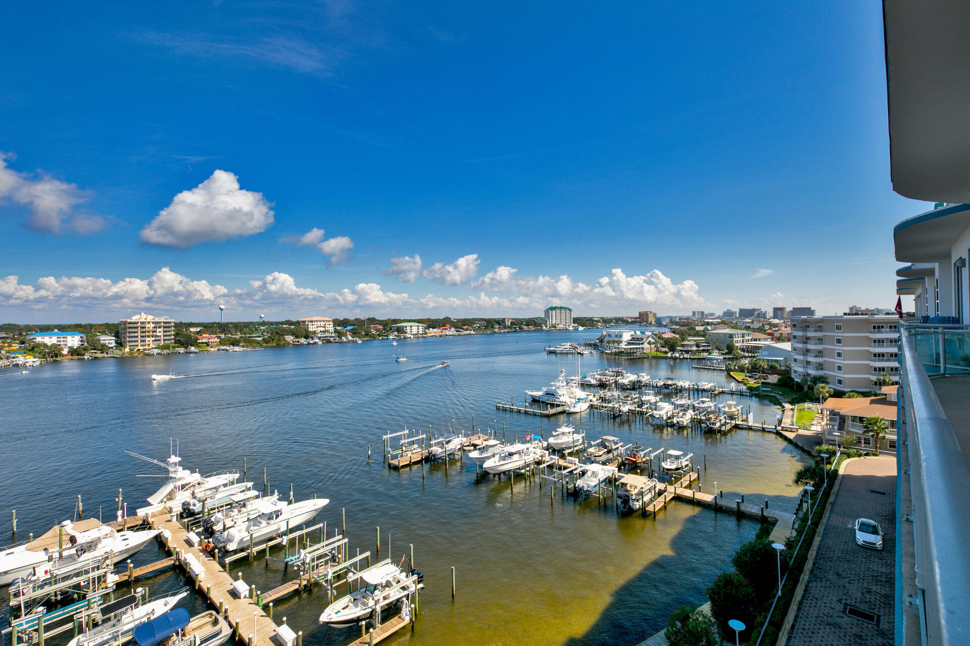 HARBOR LIGHTS - Residential