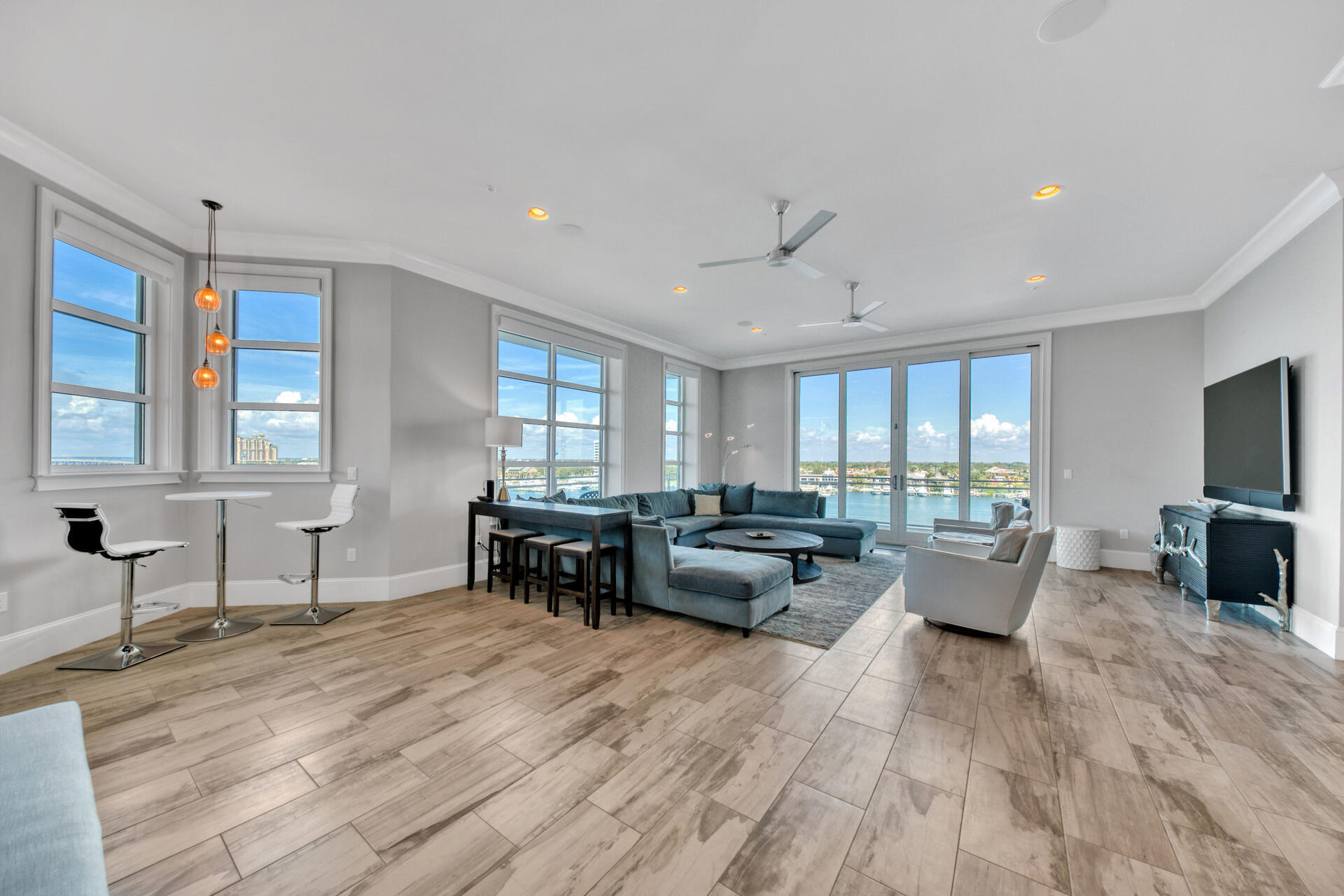 HARBOR LIGHTS - Residential