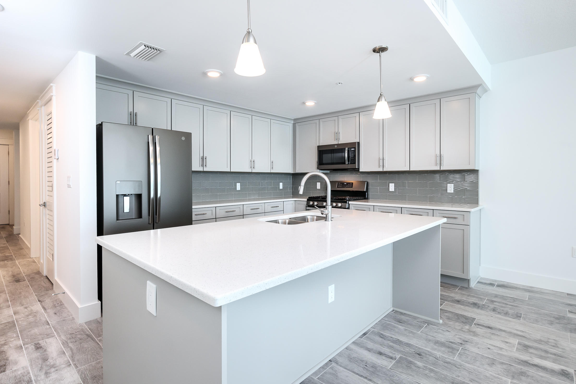 BLU CONDOMINIUM - Residential